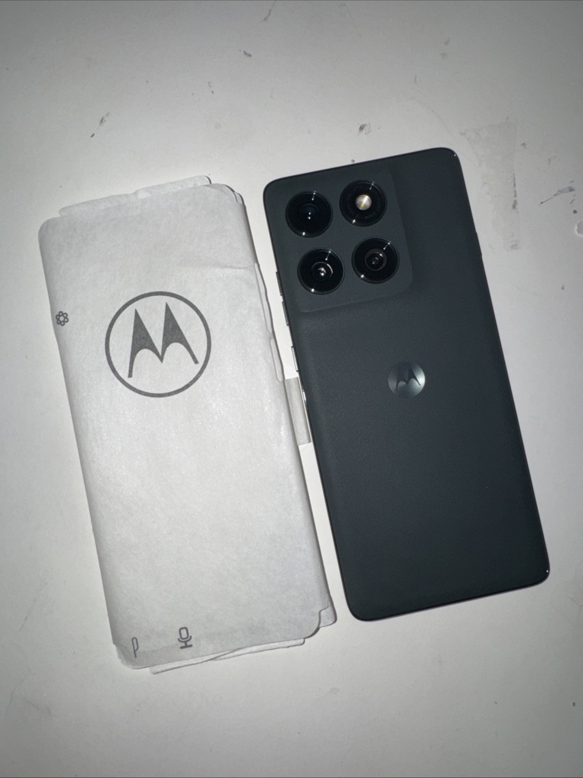 NEW Motorola Edge 2025 Deep Forest 256GB XT2519-1 T-MOB UNLOCKED📦1 YR WARRANTY