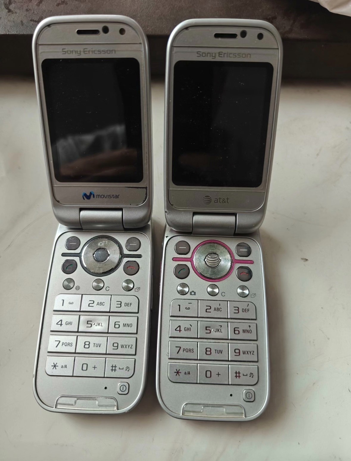 Sony Ericsson Z750 Unlocked 3G Mobile Phone GSM Flip Cellphone + 1 year warranty