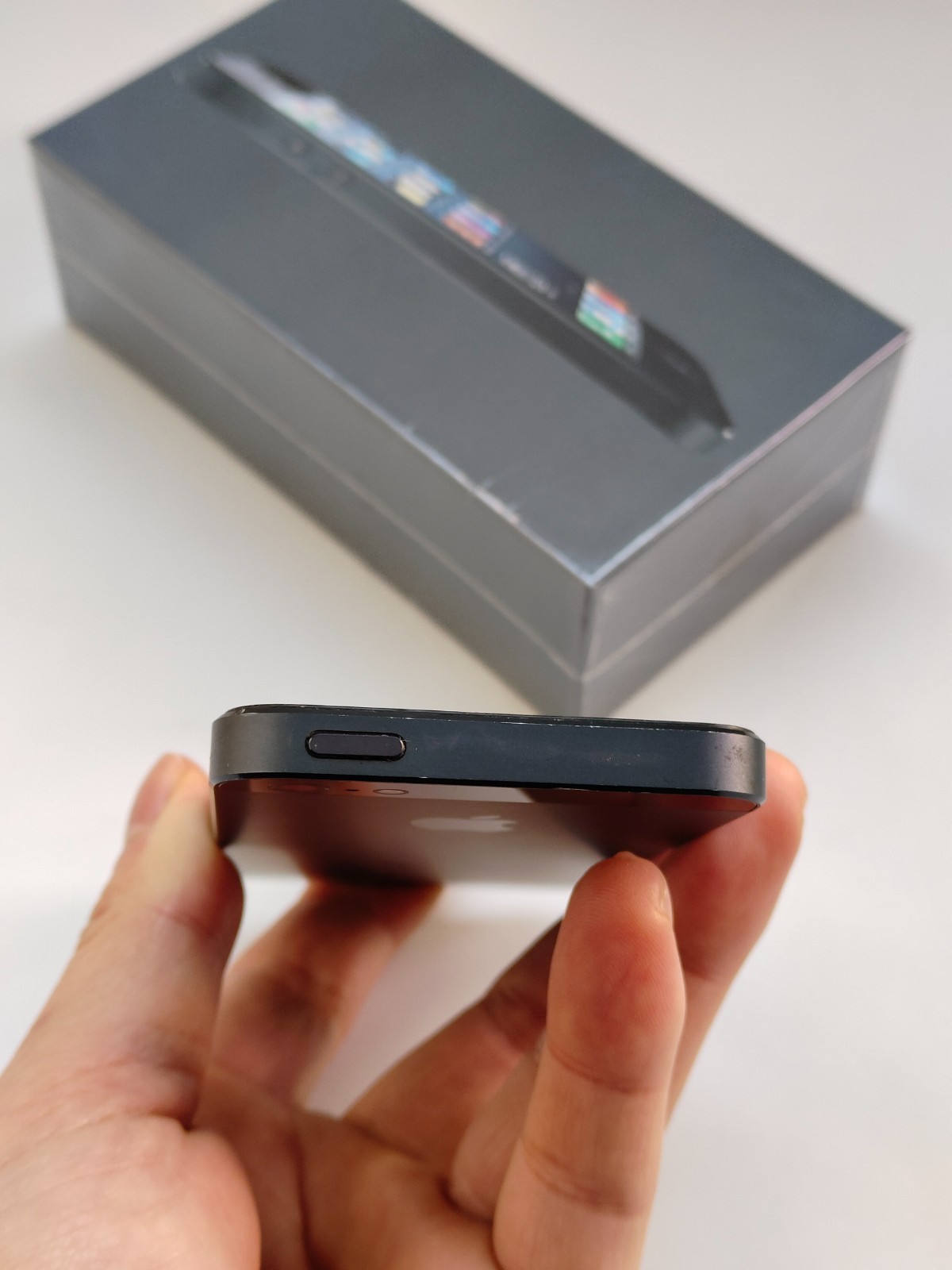 Apple iPhone 5/5s/5c 16GB Factory UNlocked Black/White/Gold Good 90%N ew US