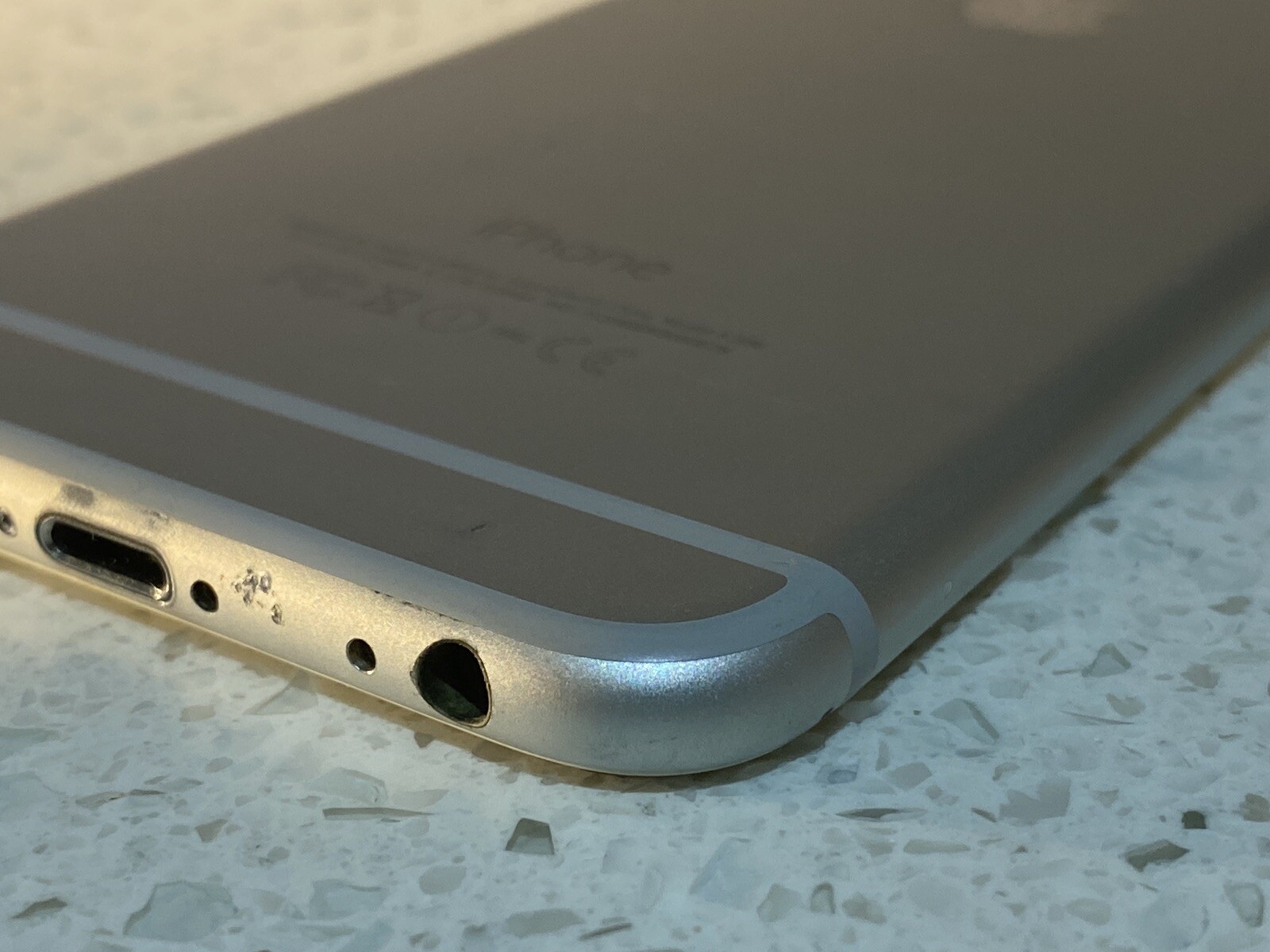 Apple iPhone 6 – 128GB – Silver A1688 (CDMA + GSM)/ DO