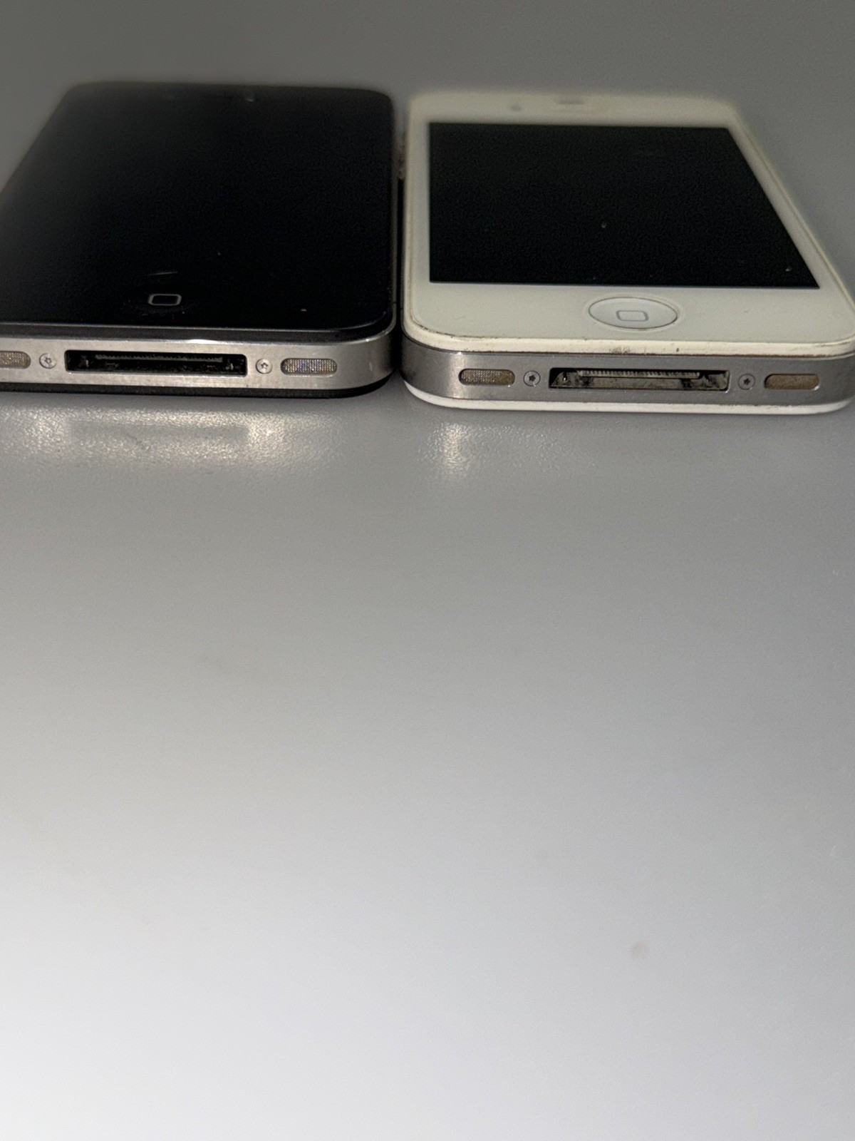 (2) A1349 Apple iPhone 4/4s Black/White plus parts