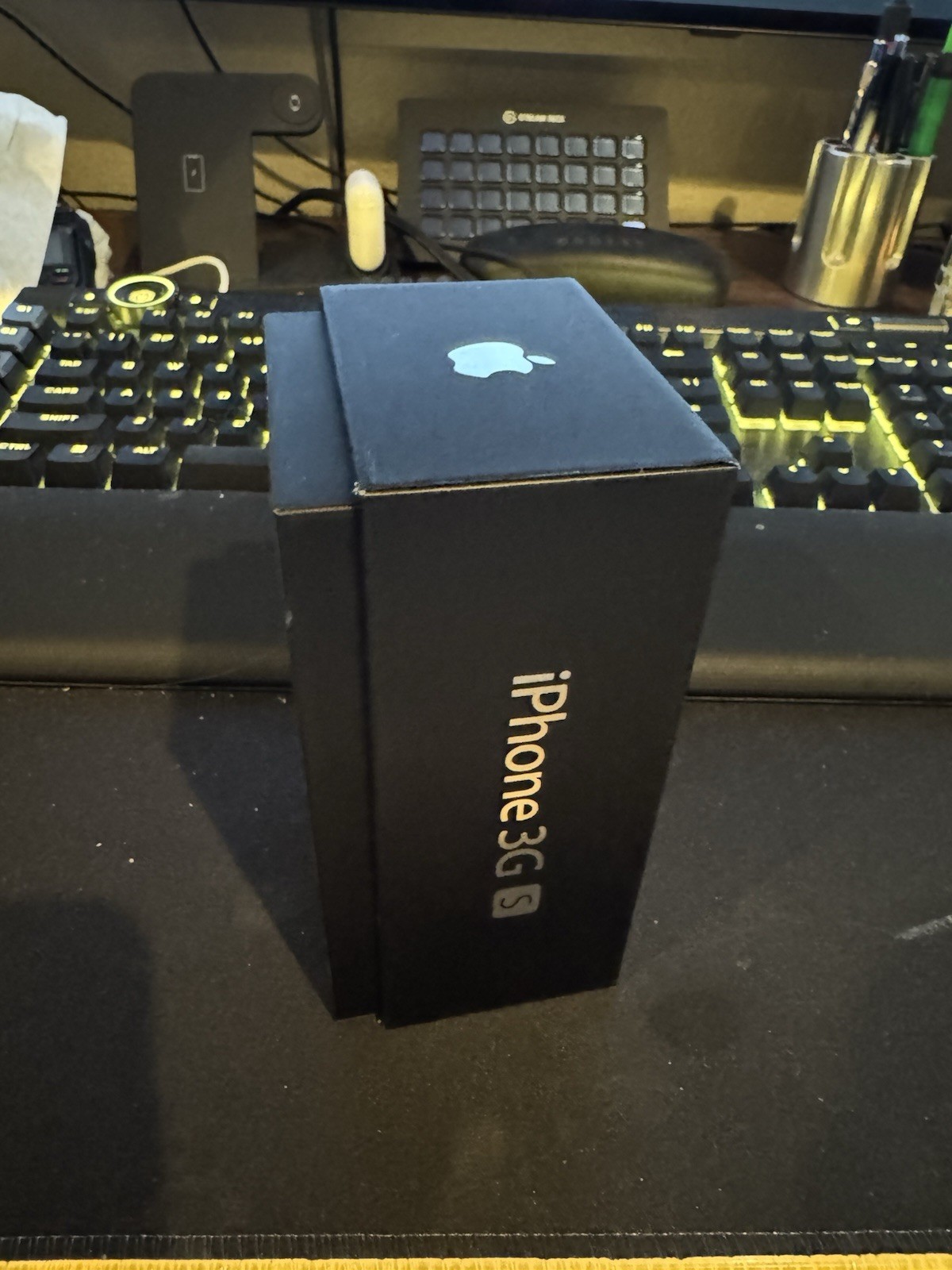 Collectable iPhone 3Gs 8GB AT&T Black MC640LL/A in Original box w/ accessories