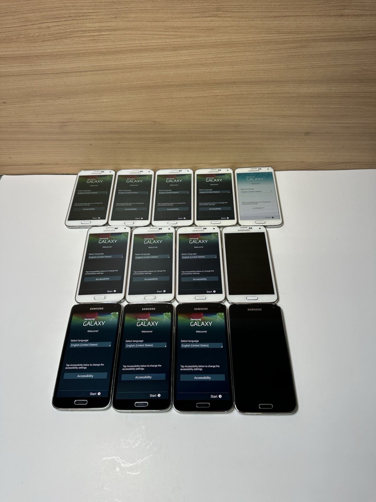 Lot Of 13 Samsung Galaxy S5 SM-G900F 16GB 4G Unlocked Smartphone