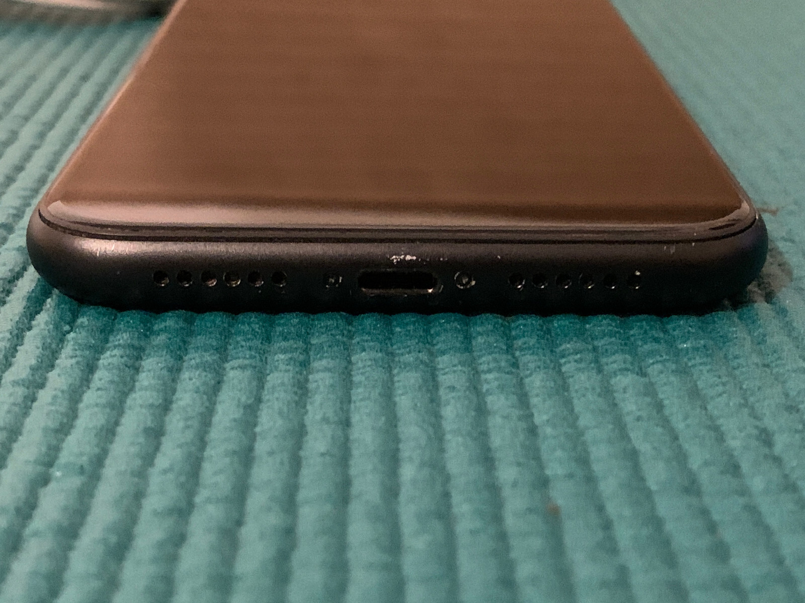 Apple iPhone XR – 64GB – Black (Unlocked) A1984 (CDMA + GSM)