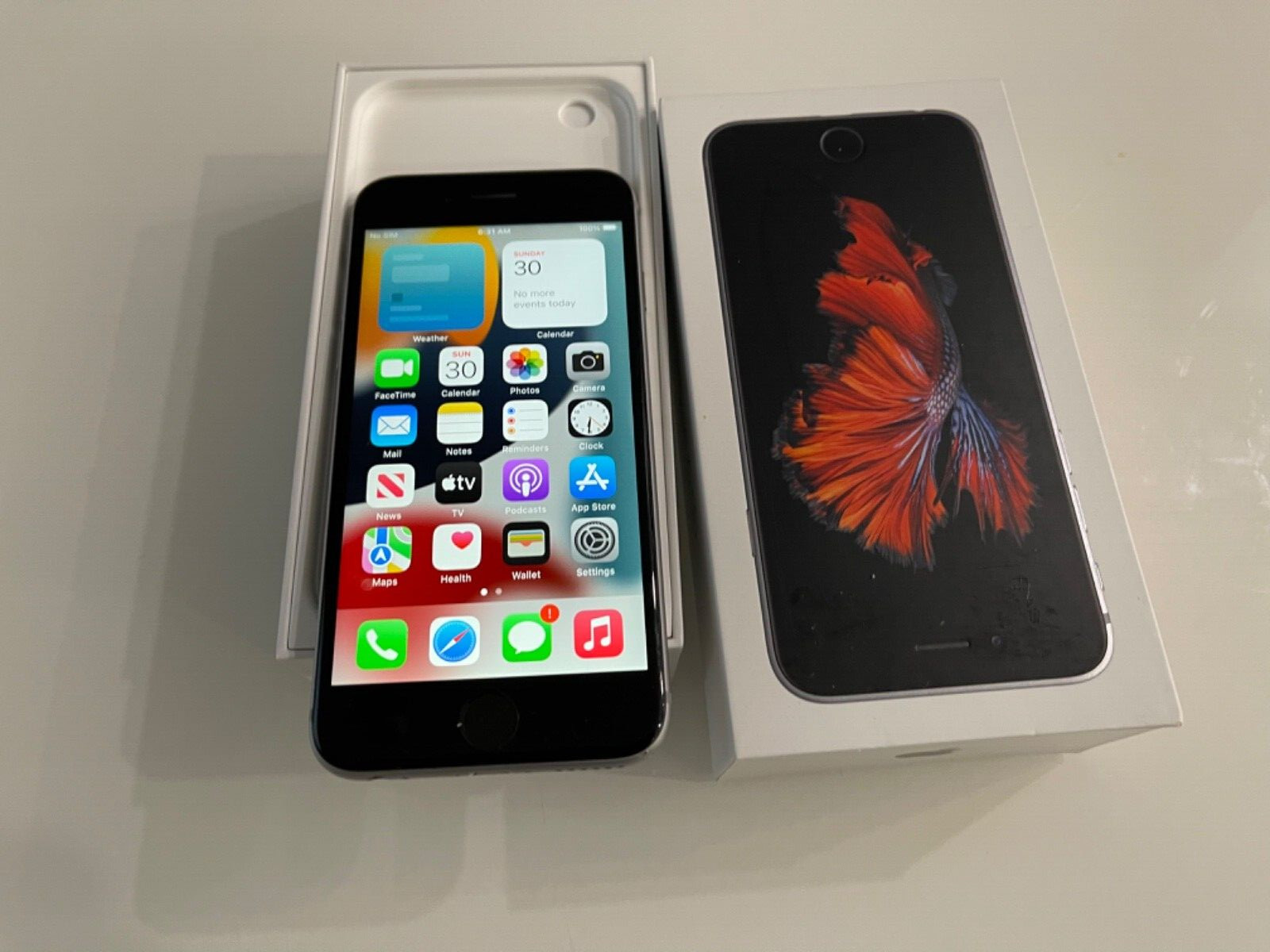 Apple iPhone 6s – 64GB – Space Gray (Unlocked) A1688 (CDMA + GSM) (CA)