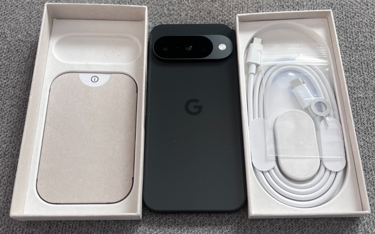 Google Pixel 10 – 128GB – Obsidian (Unlocked) – Open Box NEW