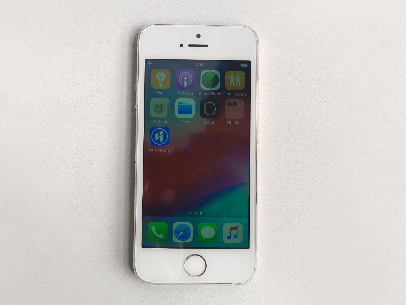 90%N ew Apple iPhone 5/5s 16/32/64GB Factory UNlocked(any carrier)All Color GOOD