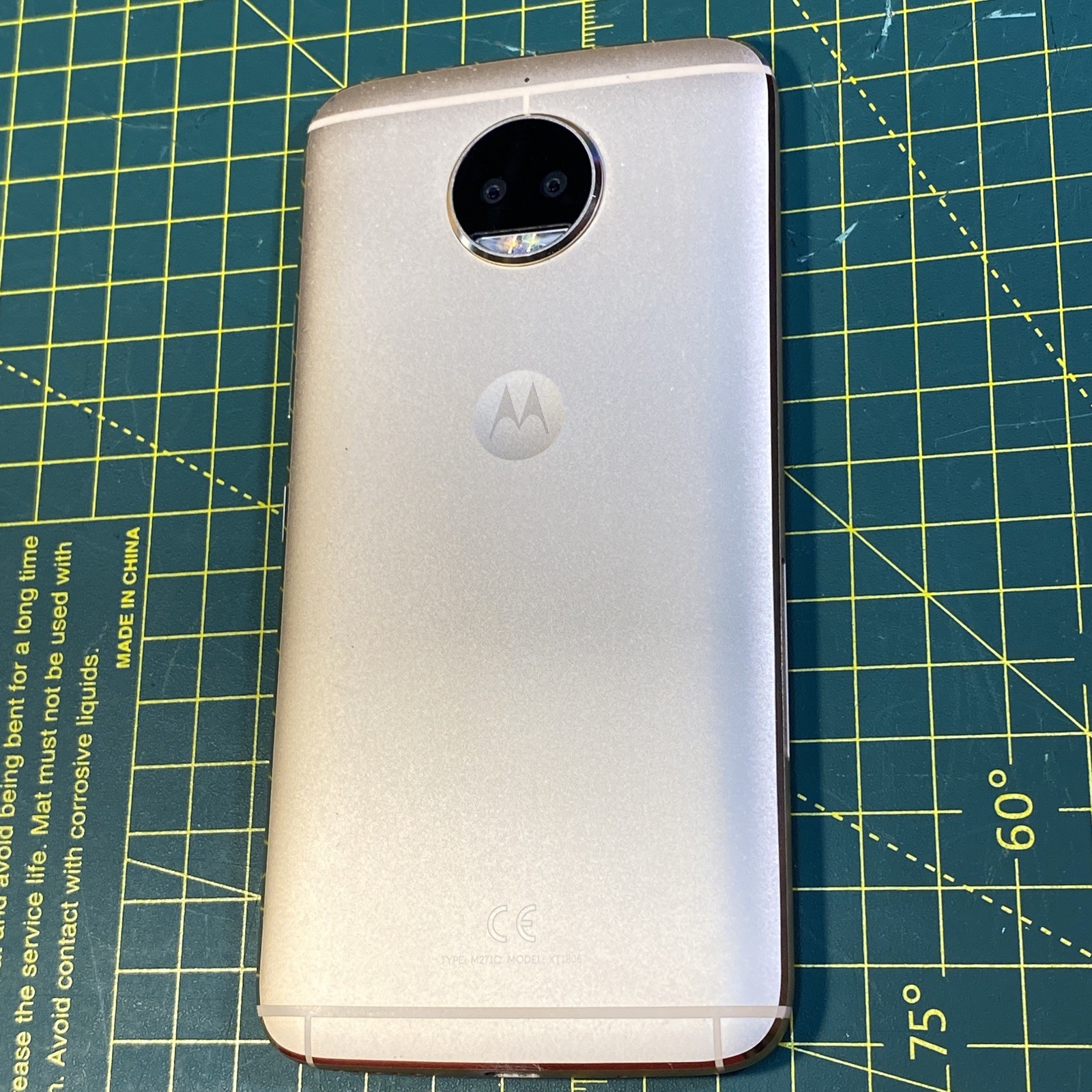 Motorola Moto G5S Plus GOLD 64GB- FOR PARTS ONLY