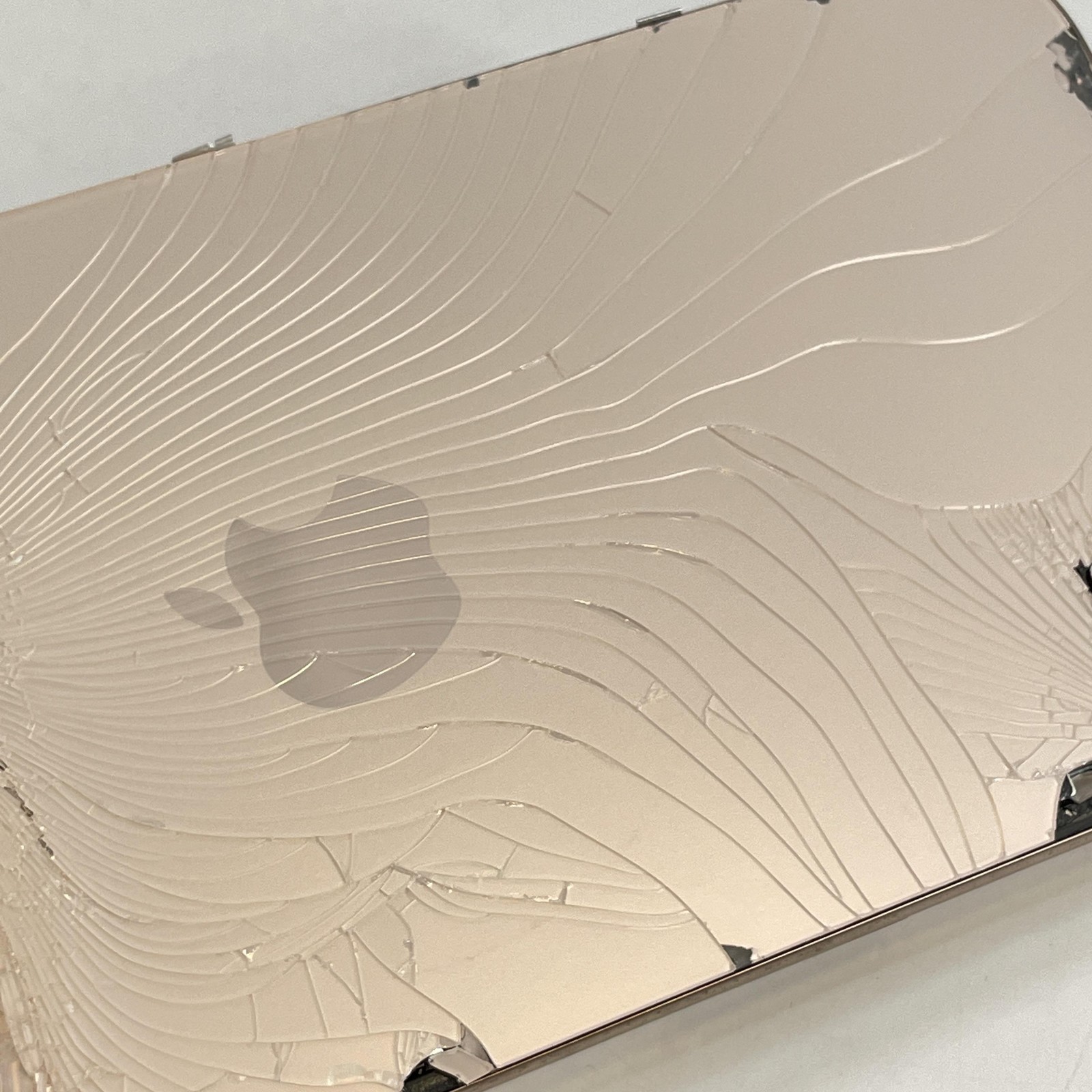 Apple iPhone 16 Pro Desert Titanium 256GB AT&T – Cracked Front/Back w LCD Bleed