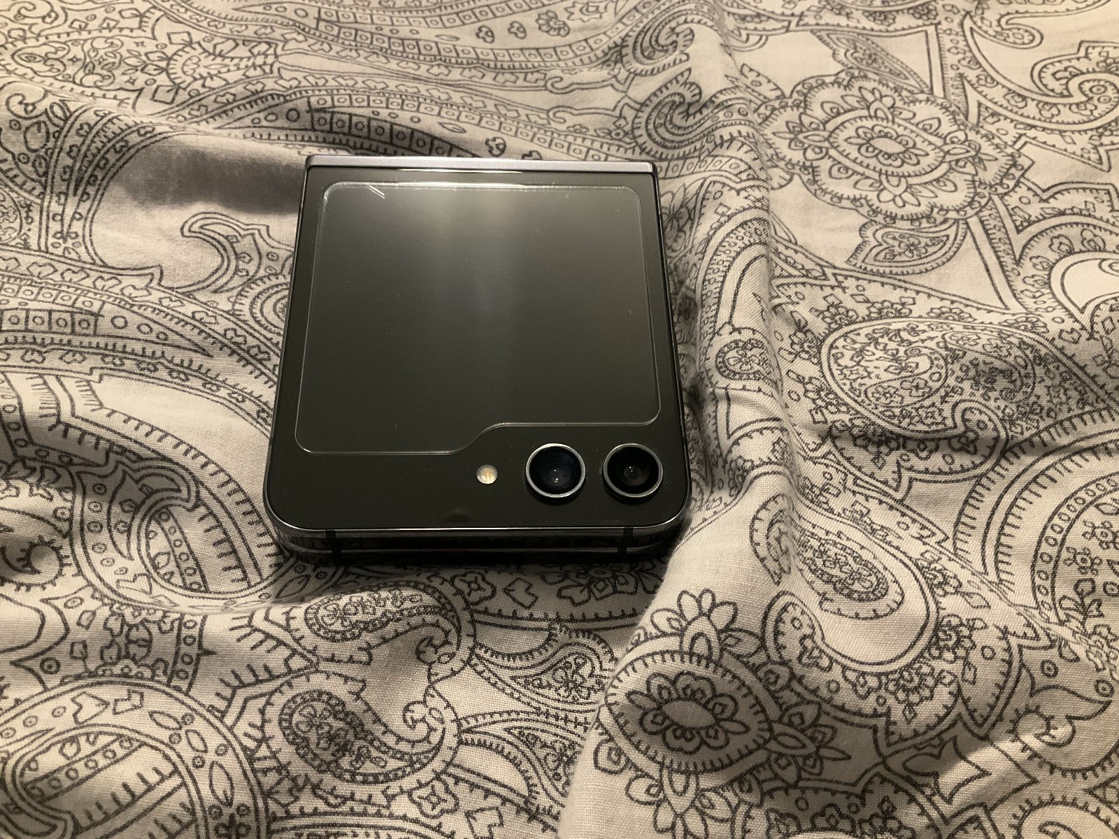 Samsung Galaxy Z Flip5, 256 GB, Graphite (Unlocked), Excelent Internal screen