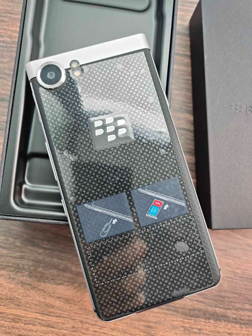 Never used BlackBerry KEYone – 32 GB 64GB – Black Silver (Unlocked) 4G phone
