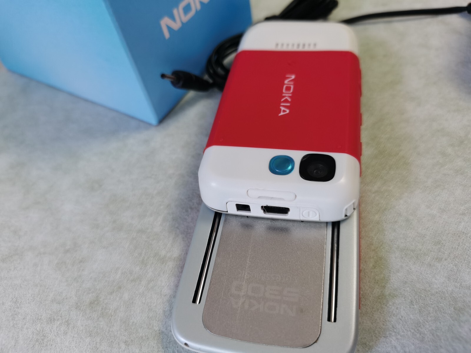 Nokia 5300 XpressMusic UNLOCKED( GSM) MP3 FM ORIGINAL Cellular Phone With Box
