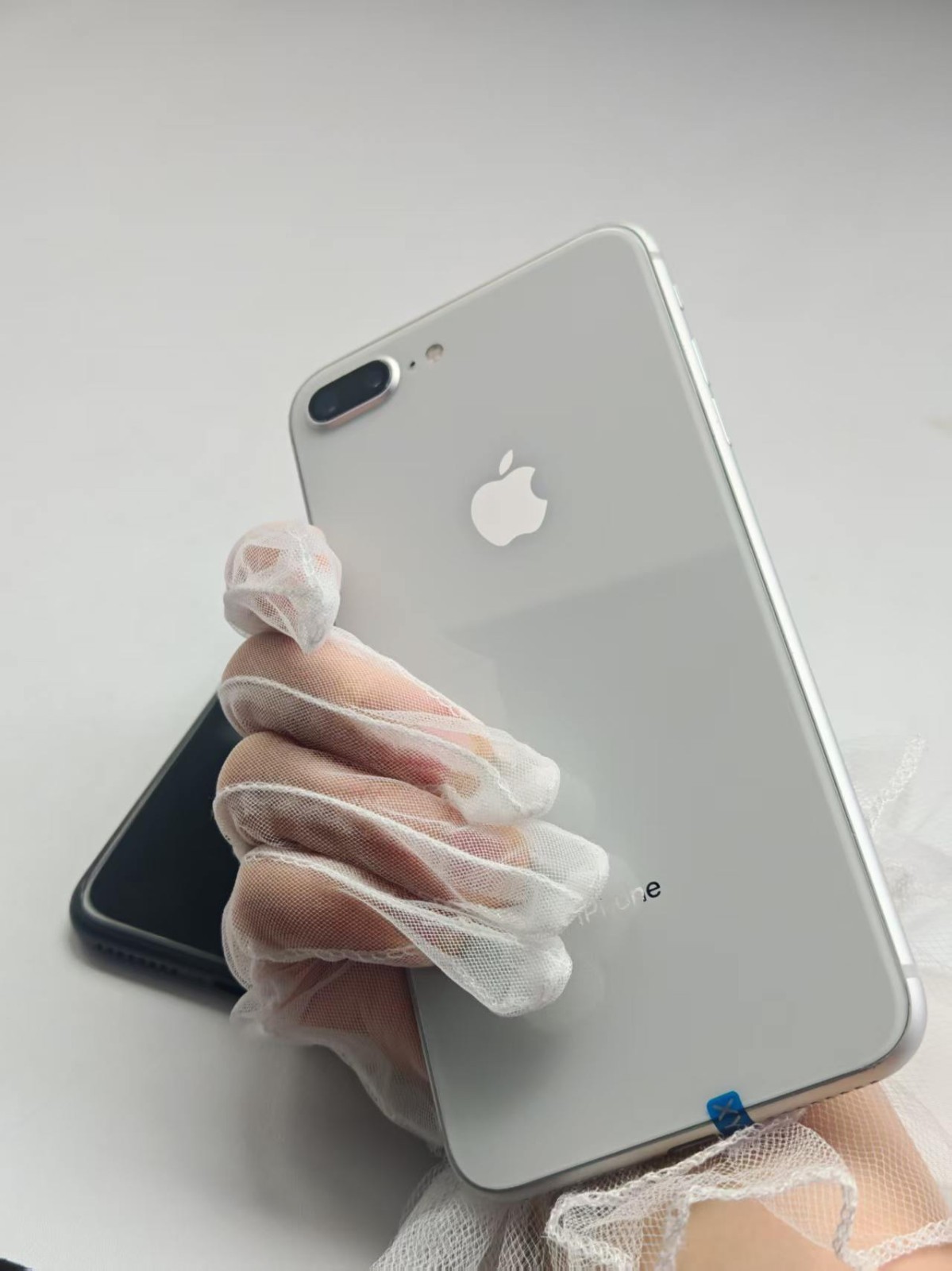 Apple iPhone 8 Plus – Unlocked Smartphone GOOD(any carrier)