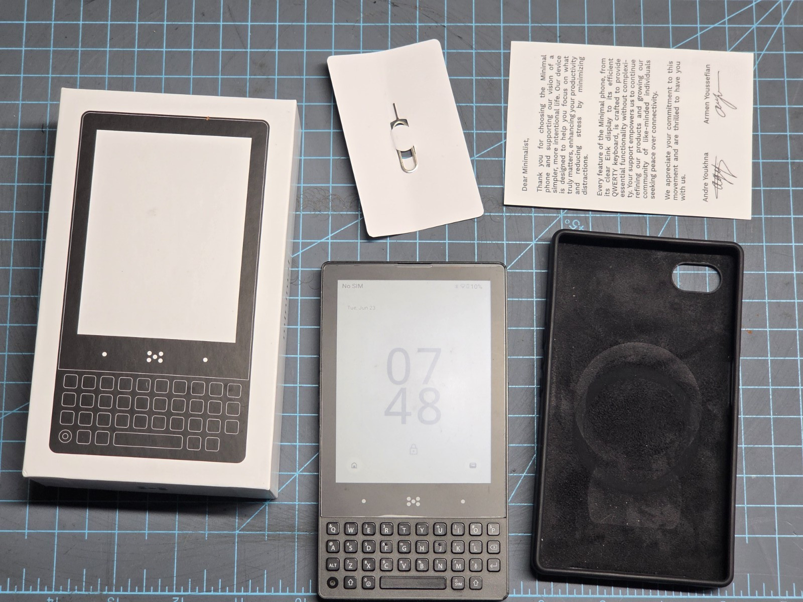 Minimal Phone MP01 Onyx 6gb+126gb E-Paper Display QWERTY Dumb Phone