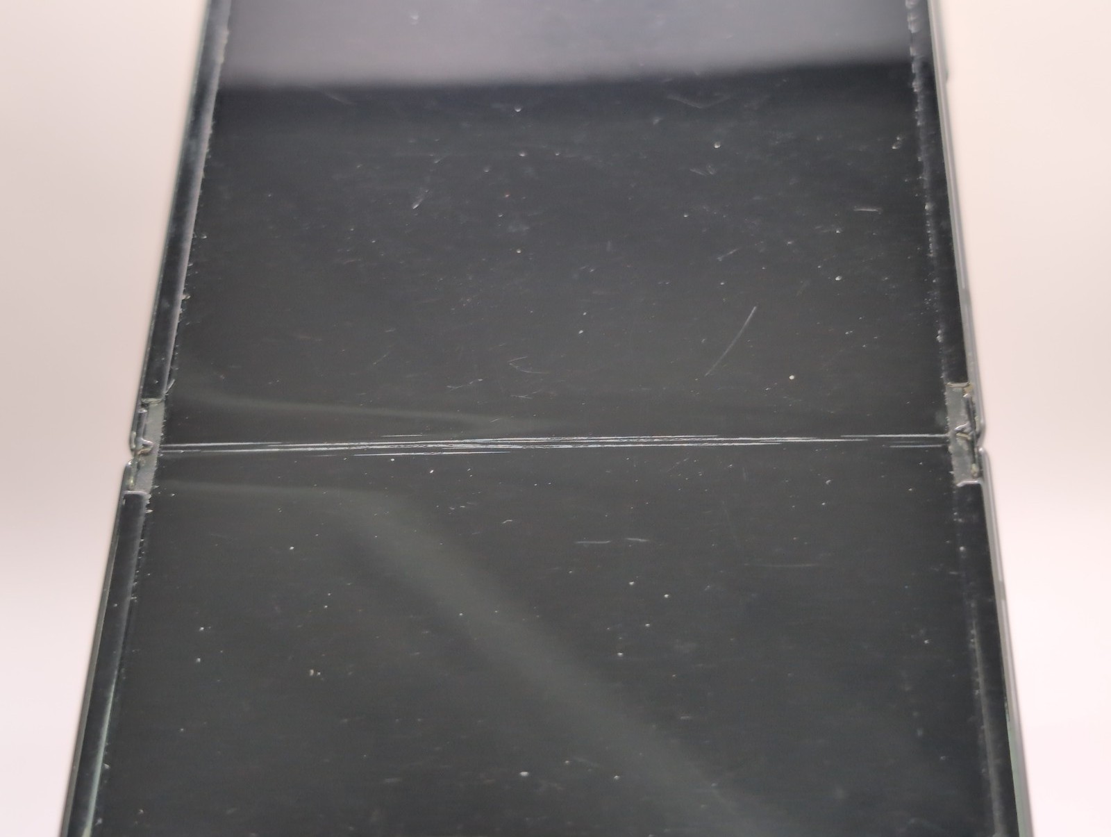 Samsung Galaxy Z Flip4 SM-F721U Graphite For Parts Only W089036