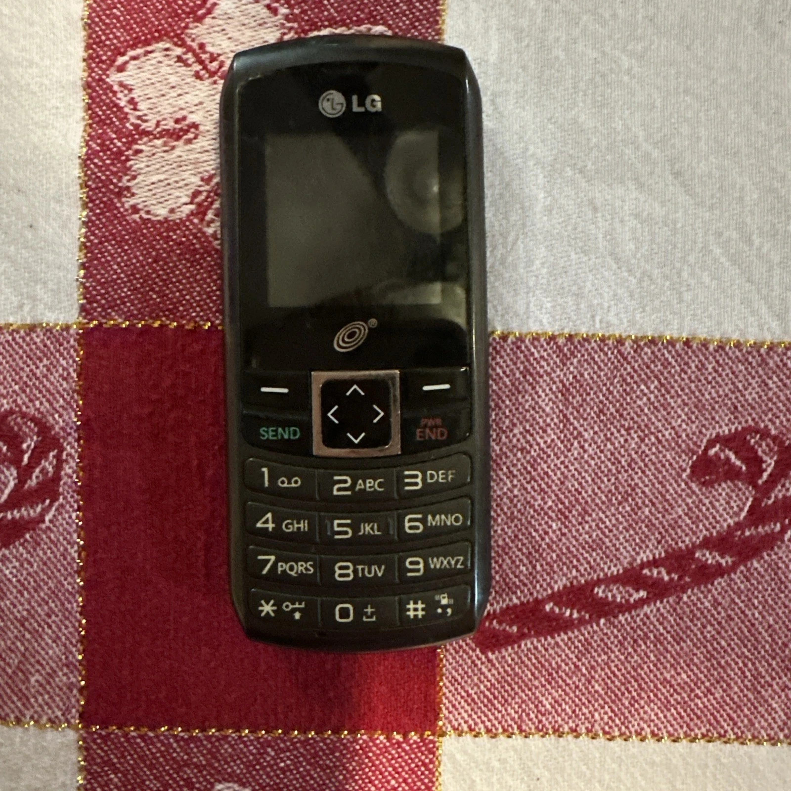 LG 320G / 320GB – Gray and Silver ( TracFone ) Cellular Candybar Phone