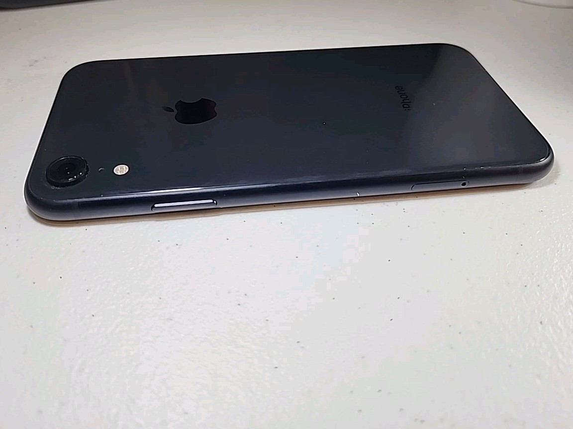 Apple iPhone XR Black 64GB MT3K2LL/A Factory Unlocked 100% Health. EXCELLENT CON