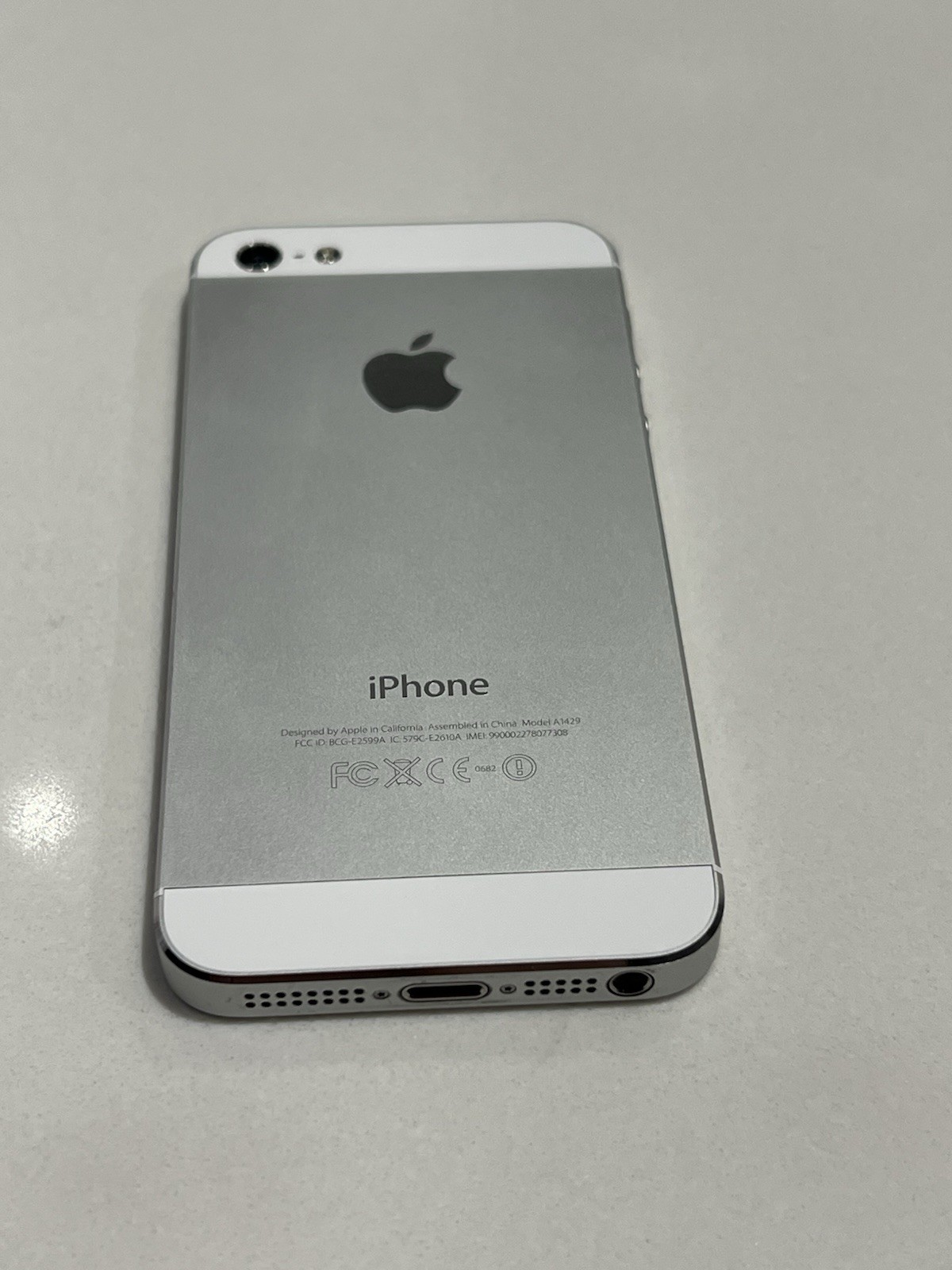 iPhone 5 16GB White Unlock A1429 16gig Storage MN8K2LL/A