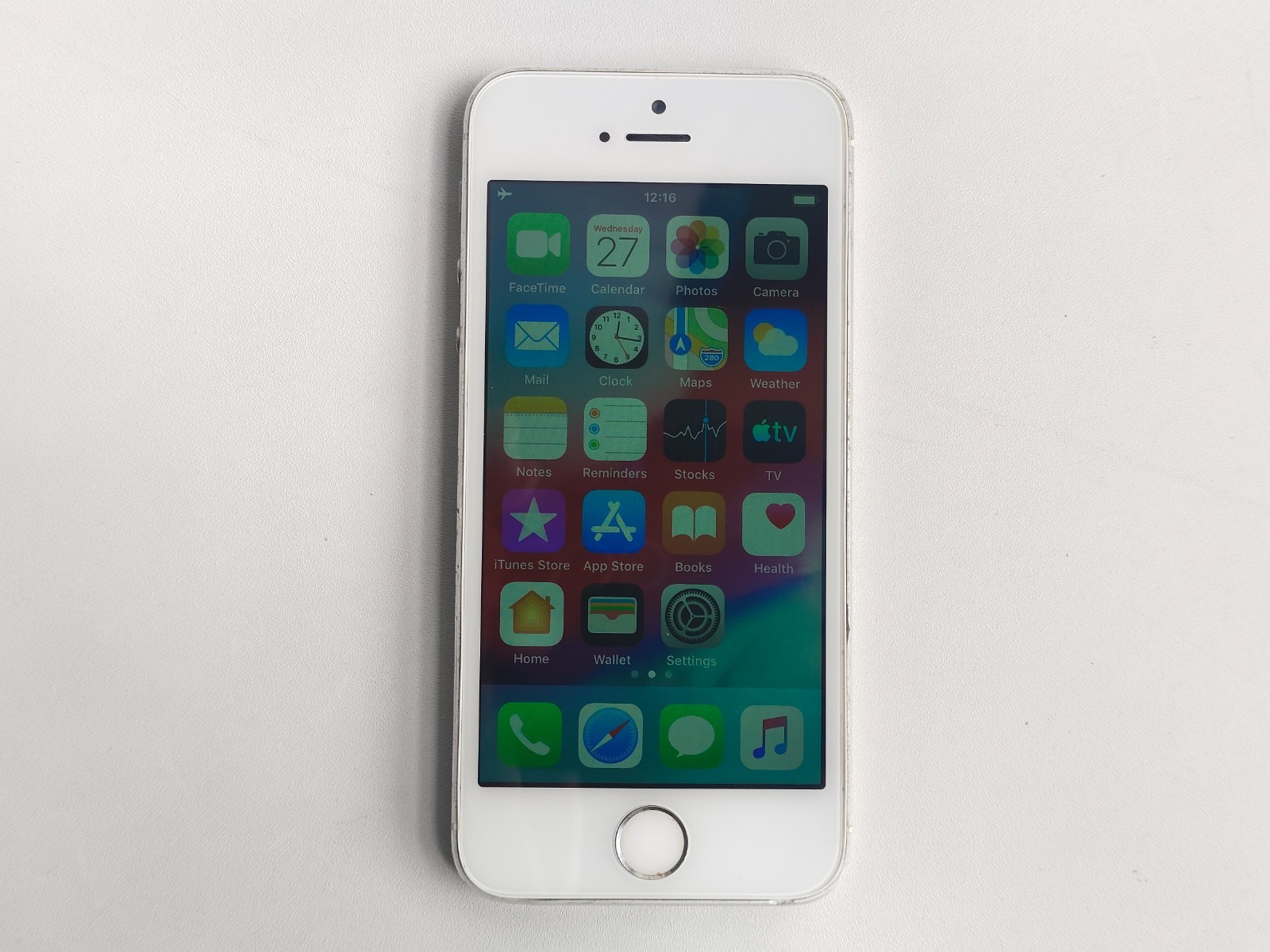 90%N ew Apple iPhone 5/5s 16/32/64GB Factory UNlocked(any carrier)All Color GOOD