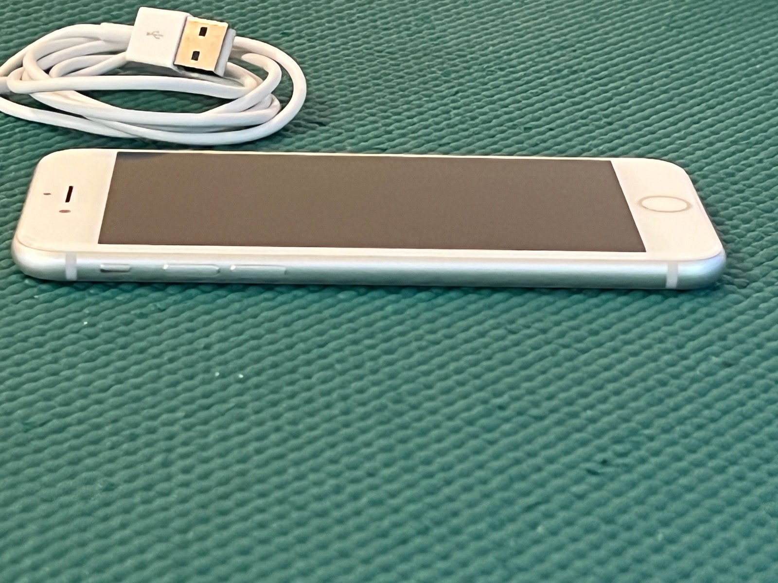 Apple iPhone 8 – 256GB – Silver (Unlocked) A1905 (GSM)