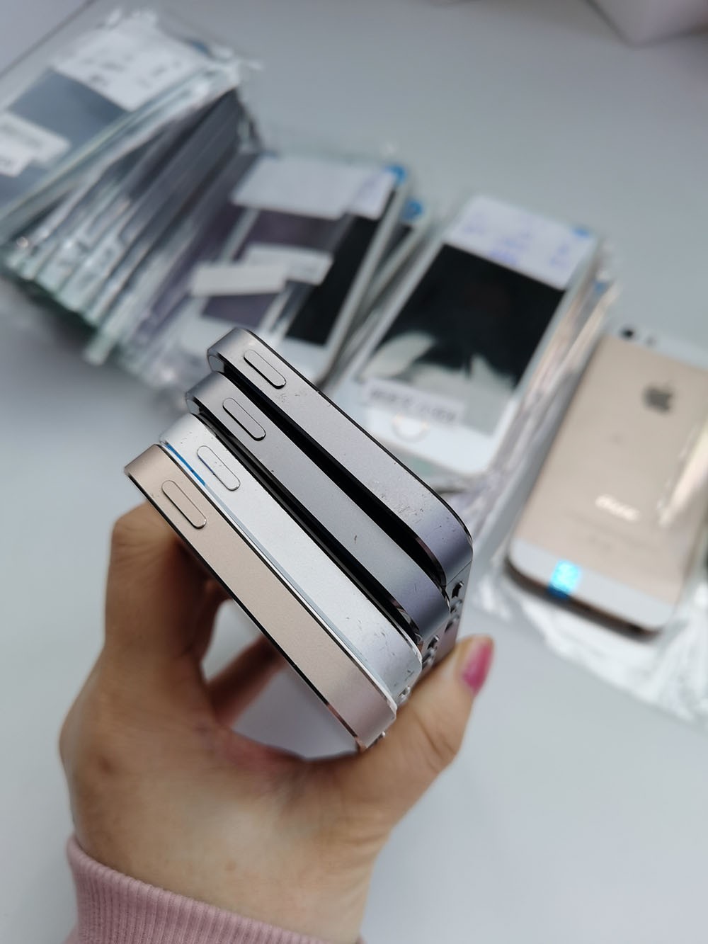 Apple iPhone 5s (Unlocked) 16GB/32GB/64GB Random color