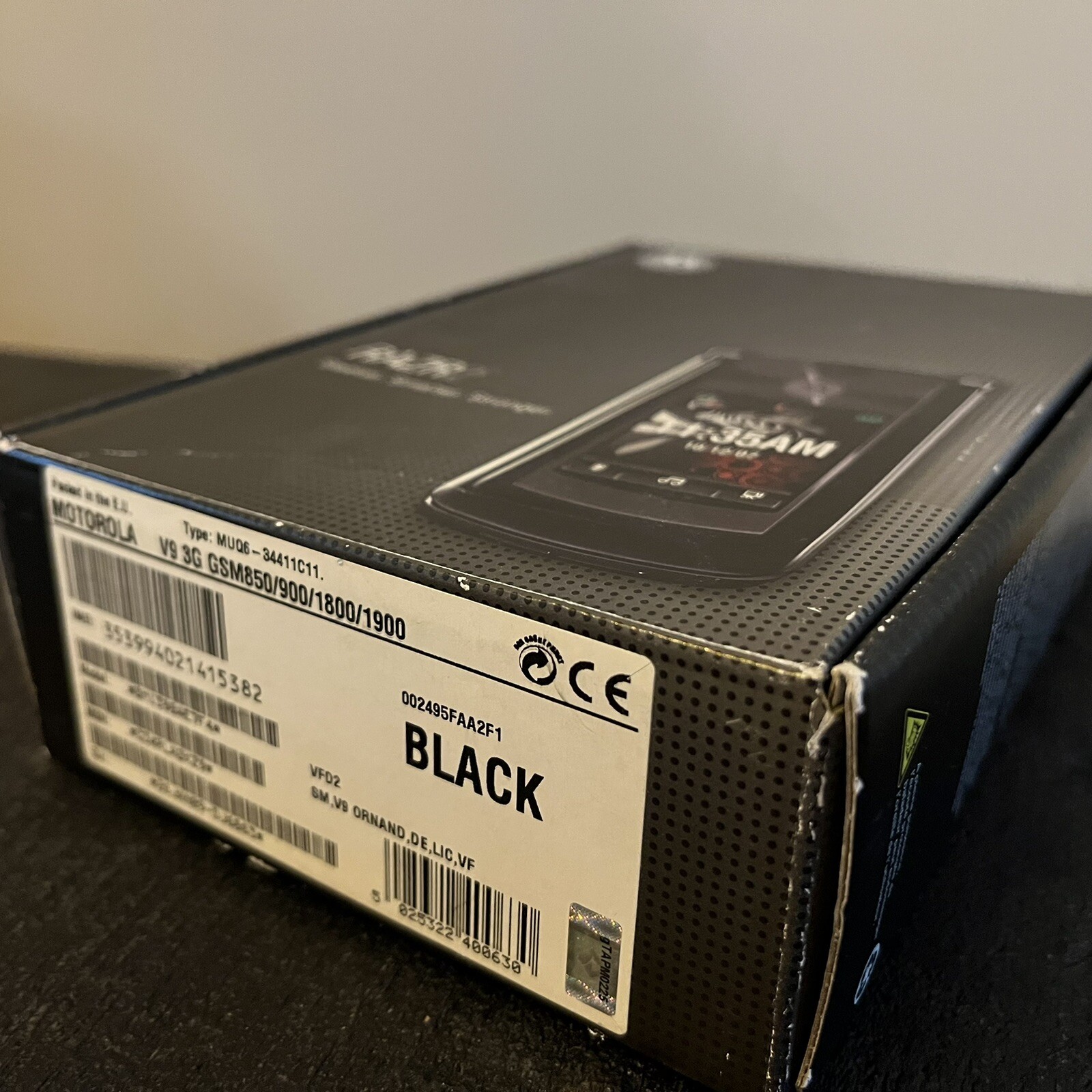 Motorola Razr 2 V9 complete in box