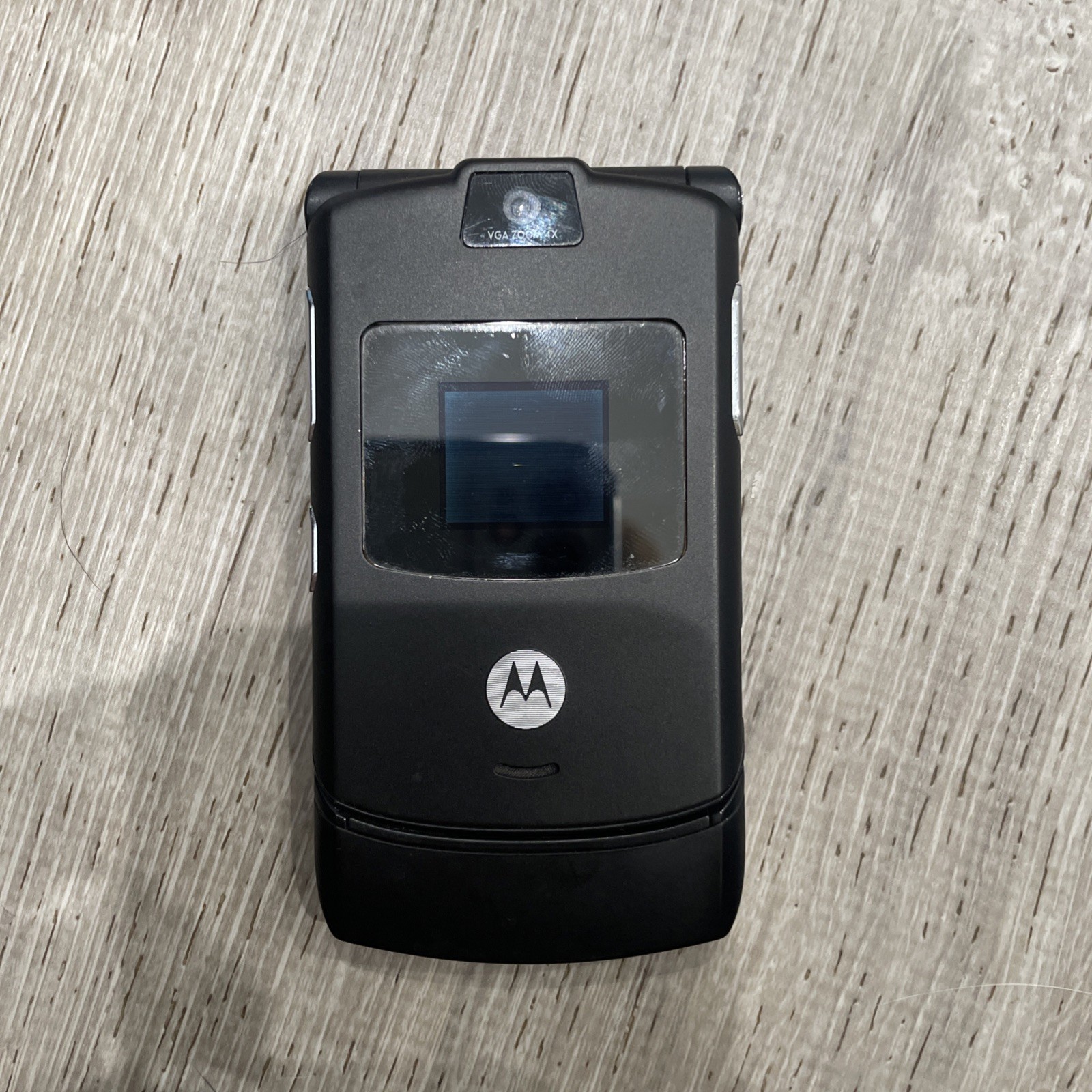 Motorola Razr V3 Black Flip Phone. Works. Phone and battery included