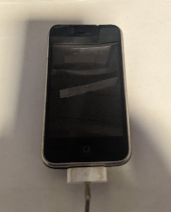 Apple iPhone 3GS (A1303) – Black (AT&T) See Below