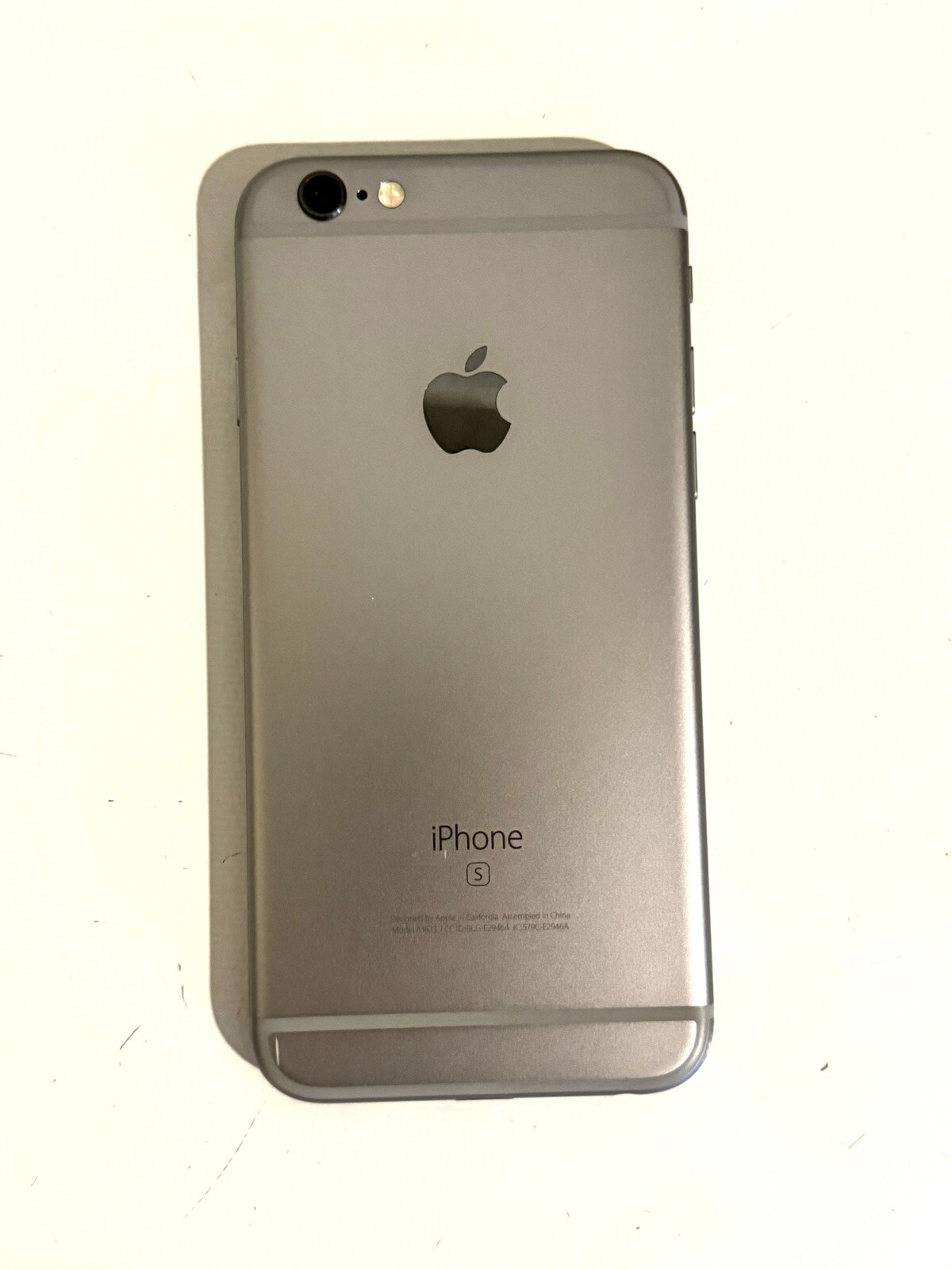 Apple iPhone 6s – 32GB – Silver (Unlocked) A1688 (CDMA + GSM)