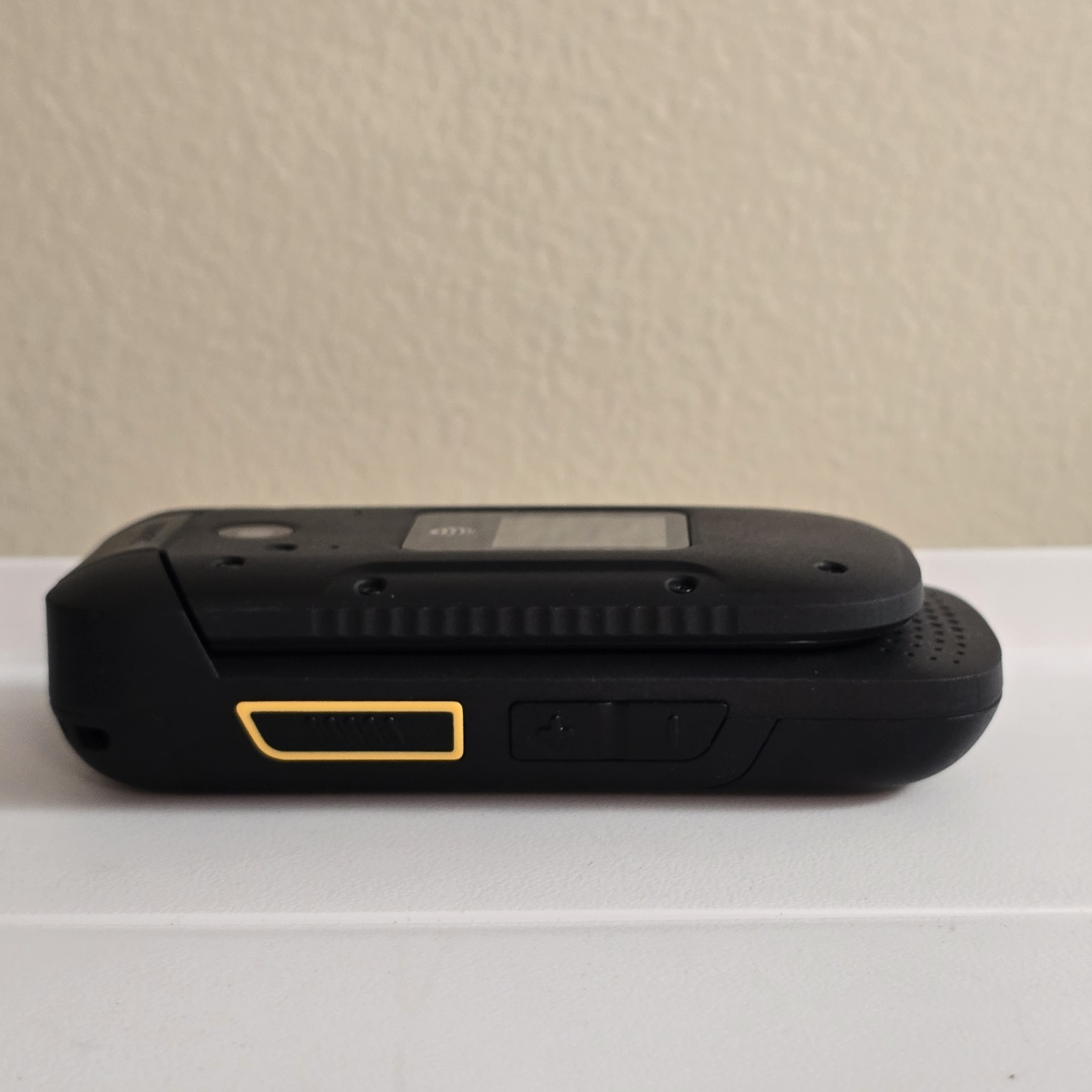 Sonim XP3 XP3800 Rugged 8GB Flip Phone Black Good Condition