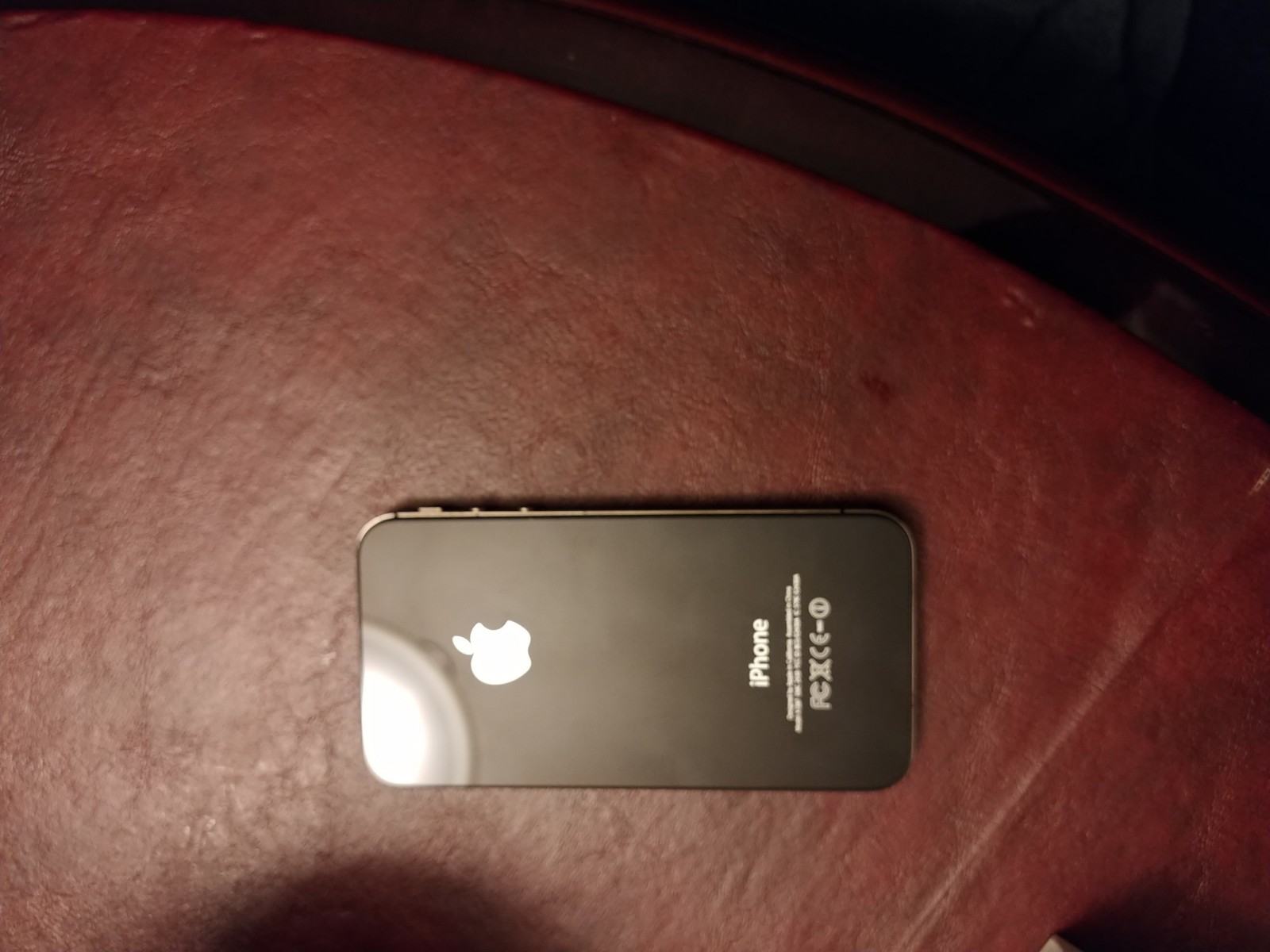 Apple iPhone 4s – 8GB – Black (Sprint) A1387 (CDMA + GSM)