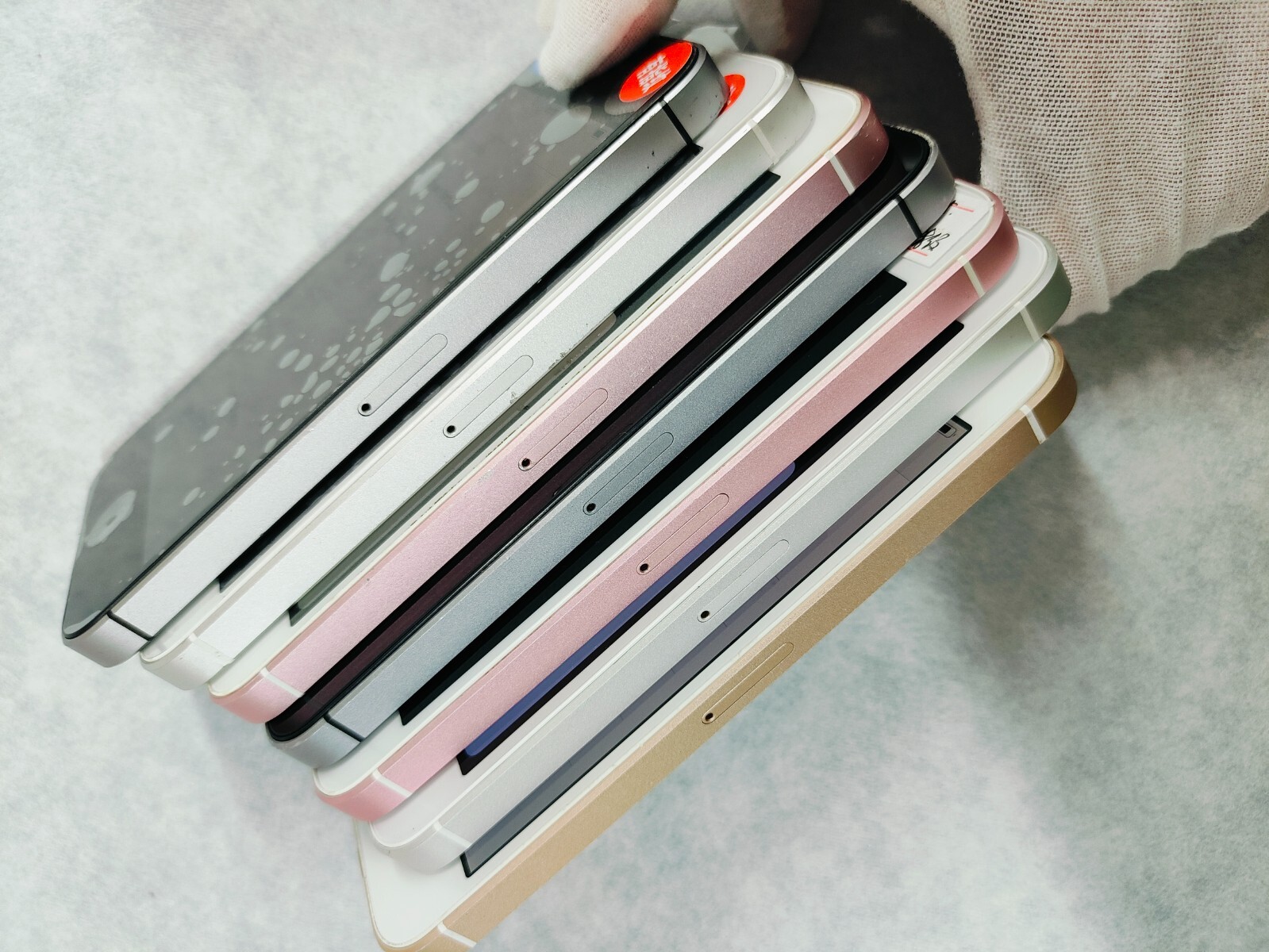 VERY GOOD Apple iPhone SE 2016 1st Gen (Unlocked) (CDMA + GSM) 16GB 32GB 64GB