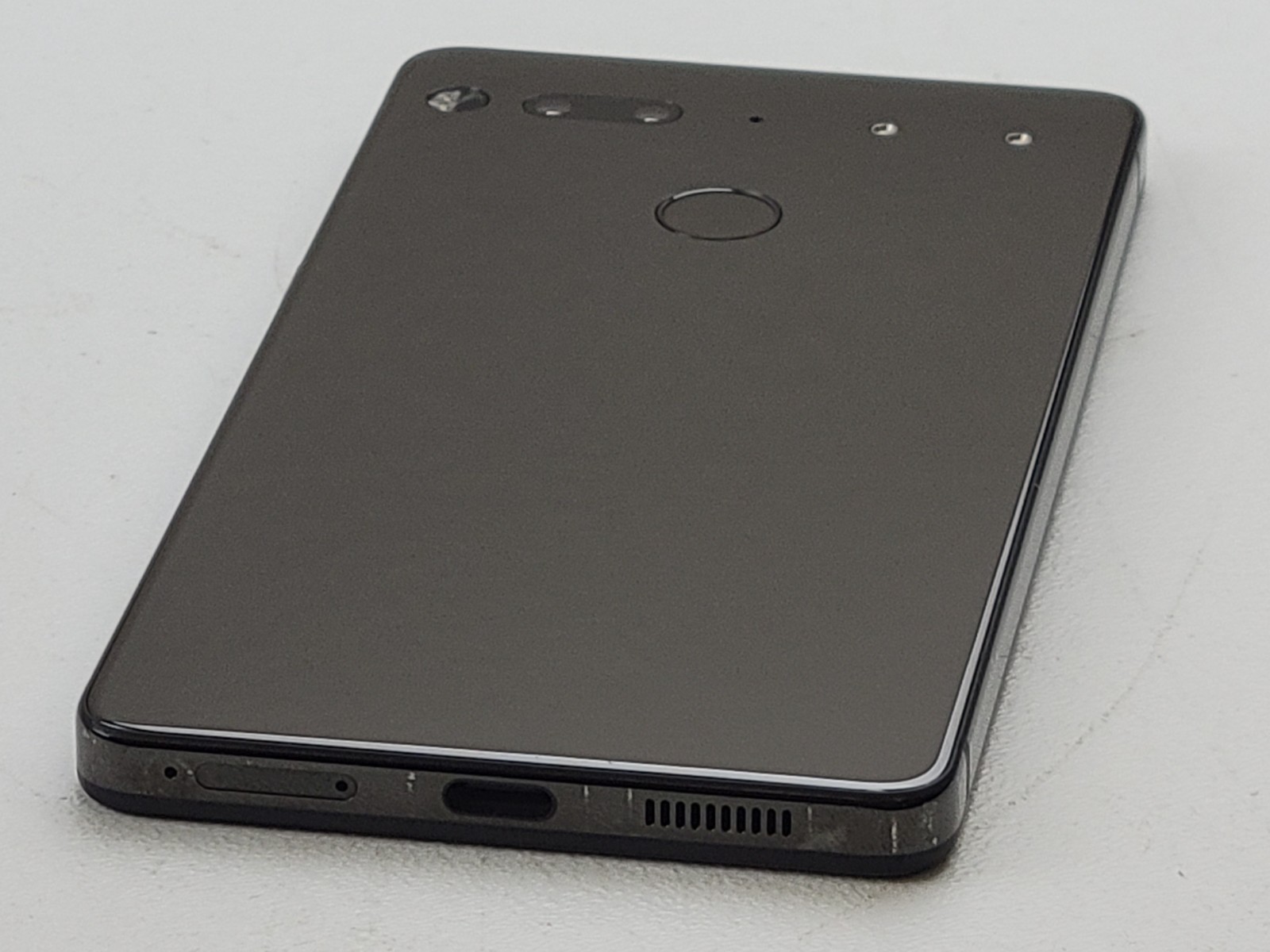 Essential Phone (PH-1) 128GB – Black (Unlocked) Smartphone – H6221