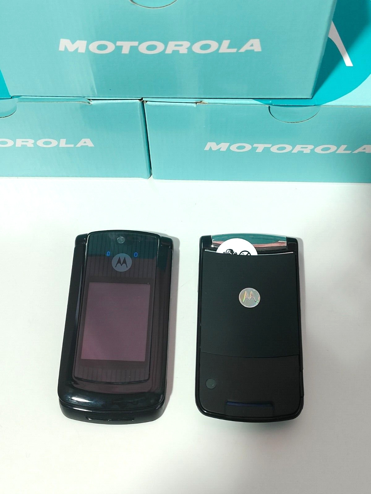 Motorola RAZR2 V8 Original Unlocked 2.2 inches 2MP 512MB/ 2GB GSM