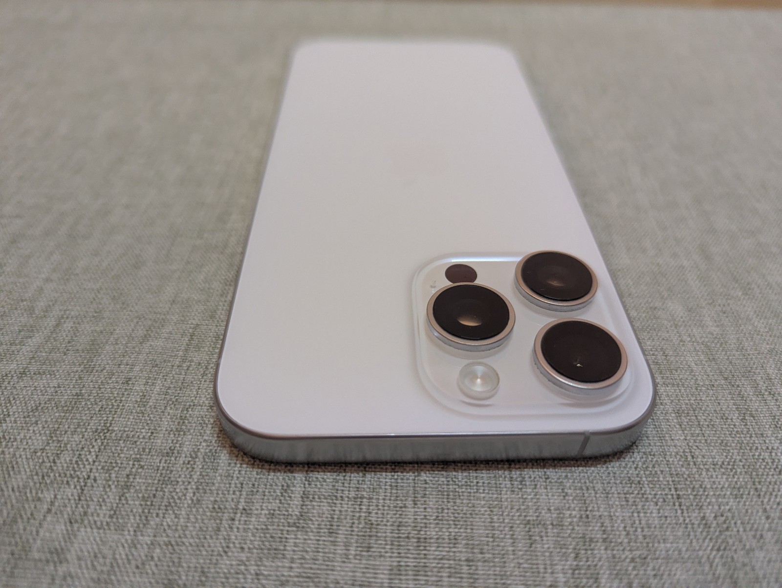 Apple iPhone 16 Pro Max 1TB White Titanium 97% Battery Complete w/Box – See Pics