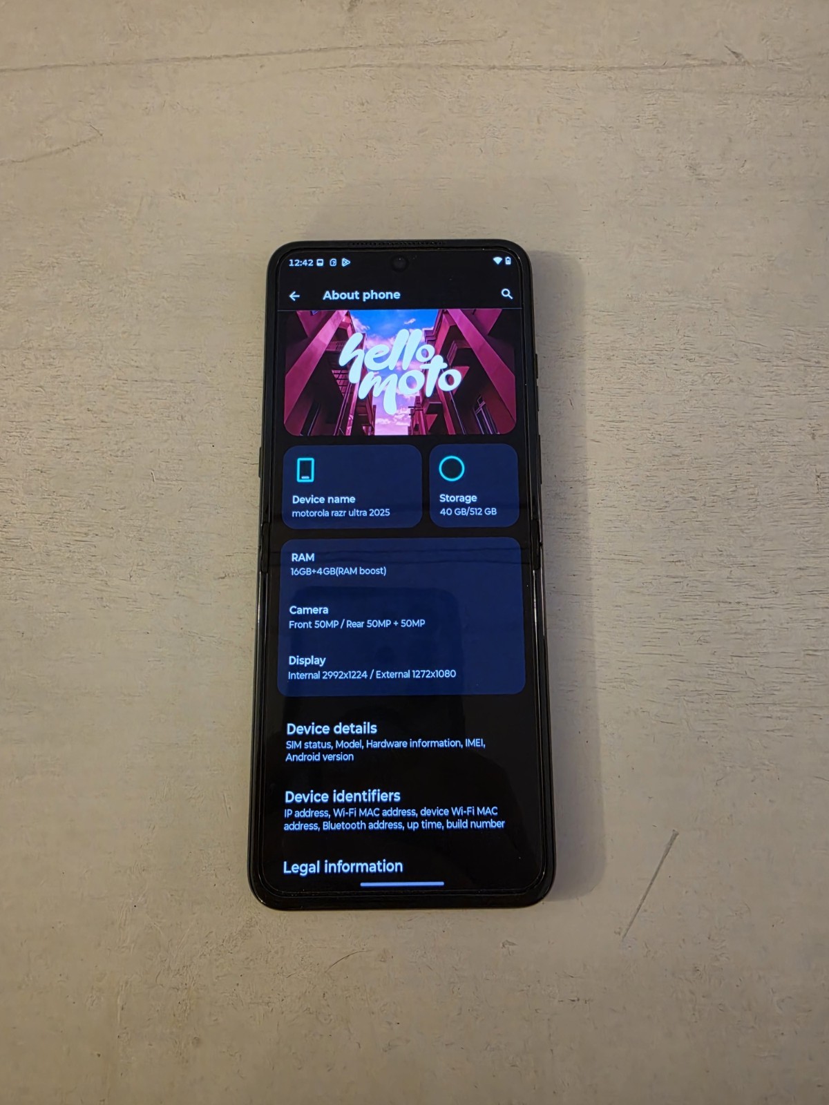 Motorola Razr Ultra 2025 – 16/512GB – NO CELLULAR DATA – READ DESCRIPTION