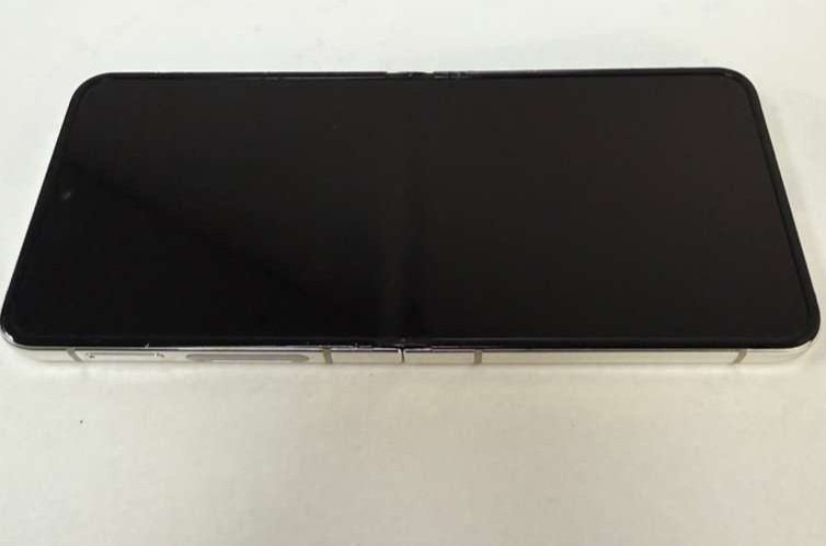 Samsung Galaxy Z Flip5 F731U1 512GB Cream Factory Unlocked Minor LCD Spot
