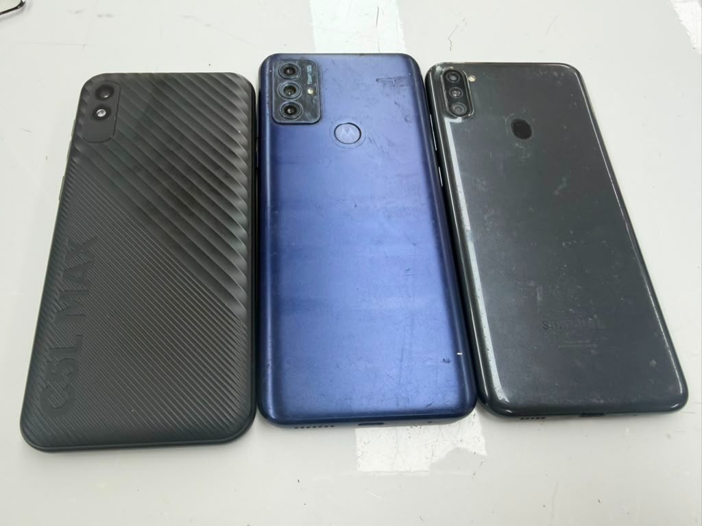 Lot of 3 Phones For Parts CLU C5L MAX,MOTO G PLAY 2023,GALAXY A20