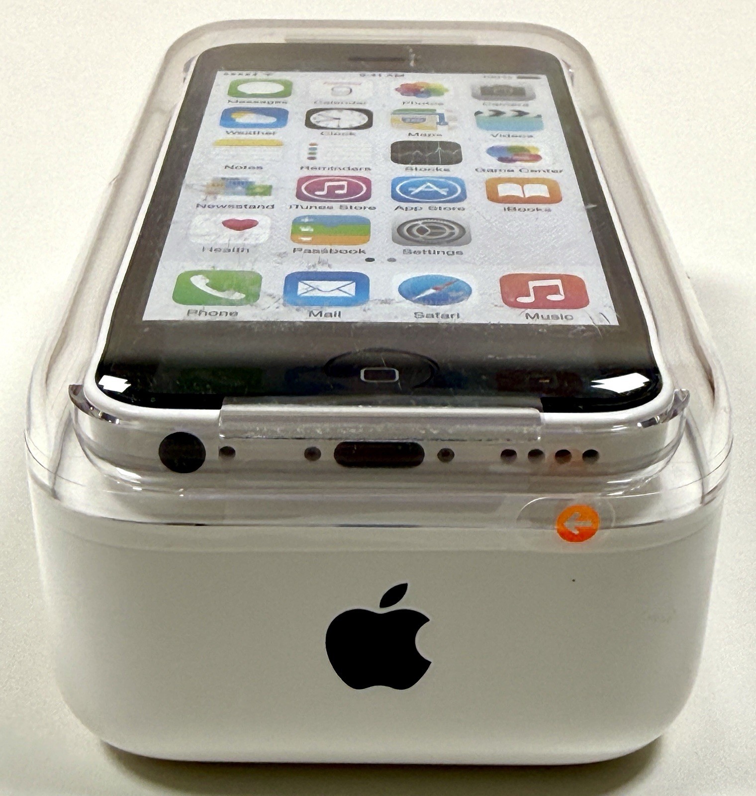 Apple iPhone 5c – 8GB – White – A1532 – iOS 8 – Unlocked – RARE – NEW Sealed