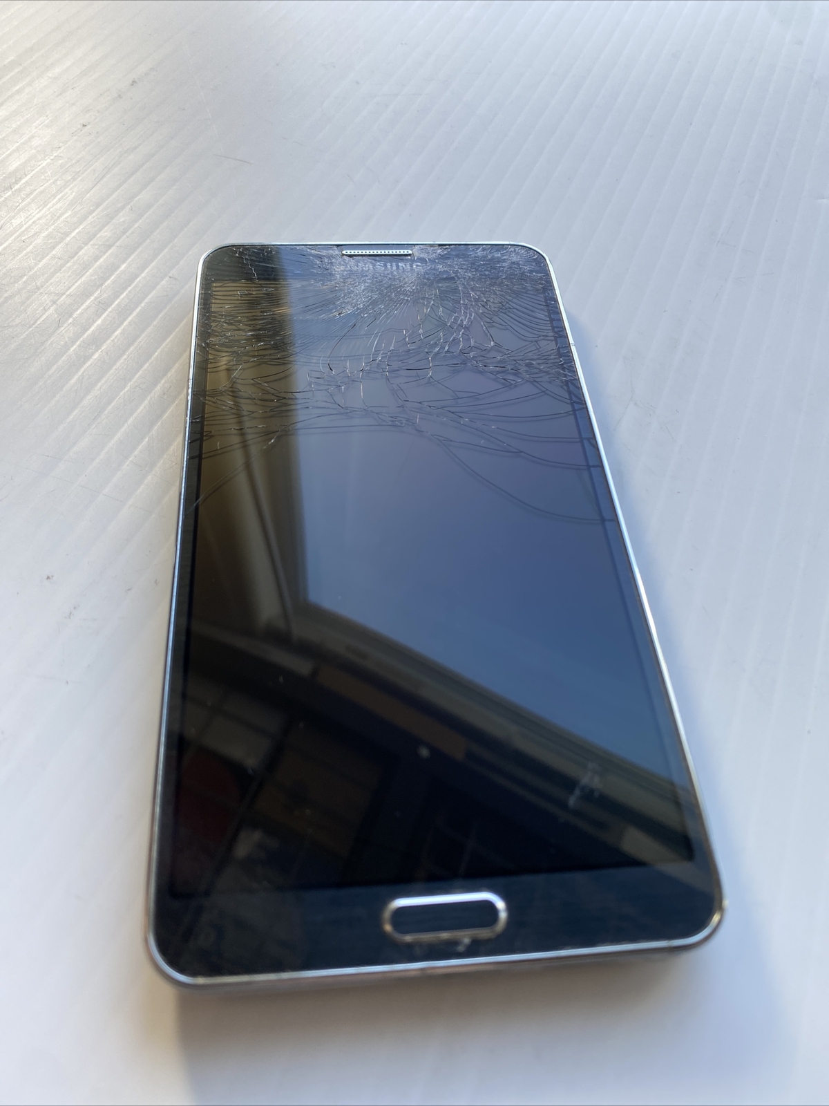 Samsung Galaxy Note 3 Verizon N900V 32GB Black Cracked Screen For Parts