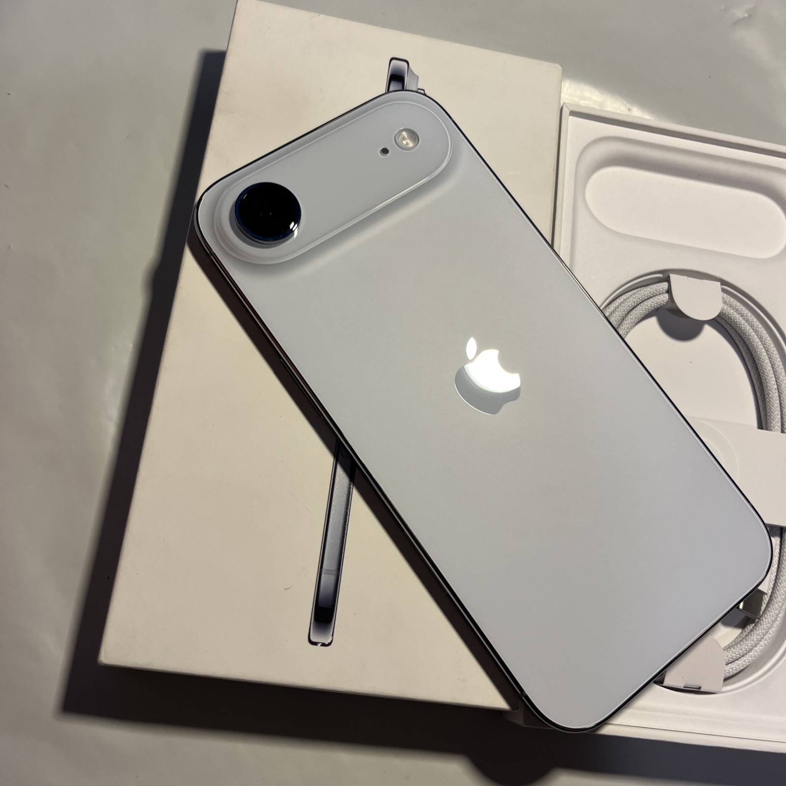 Apple iPhone 17 Air – 256GB (CRICKET ONLY) In Box – Amazing Condition (#634)