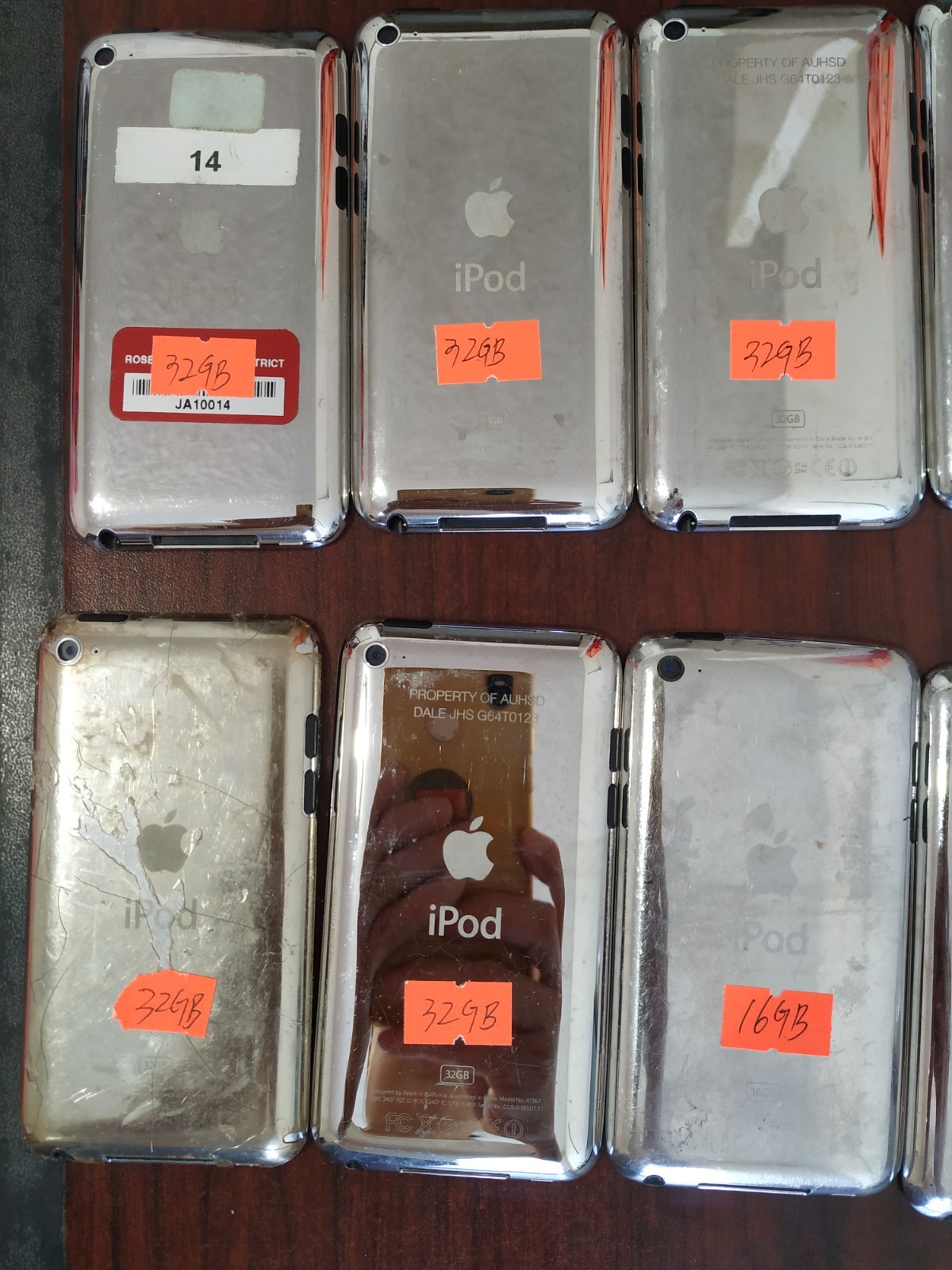 Lot of 10 Apple iPod Touch 4th Generation 32GB (7pc) / 16GB (3pc)