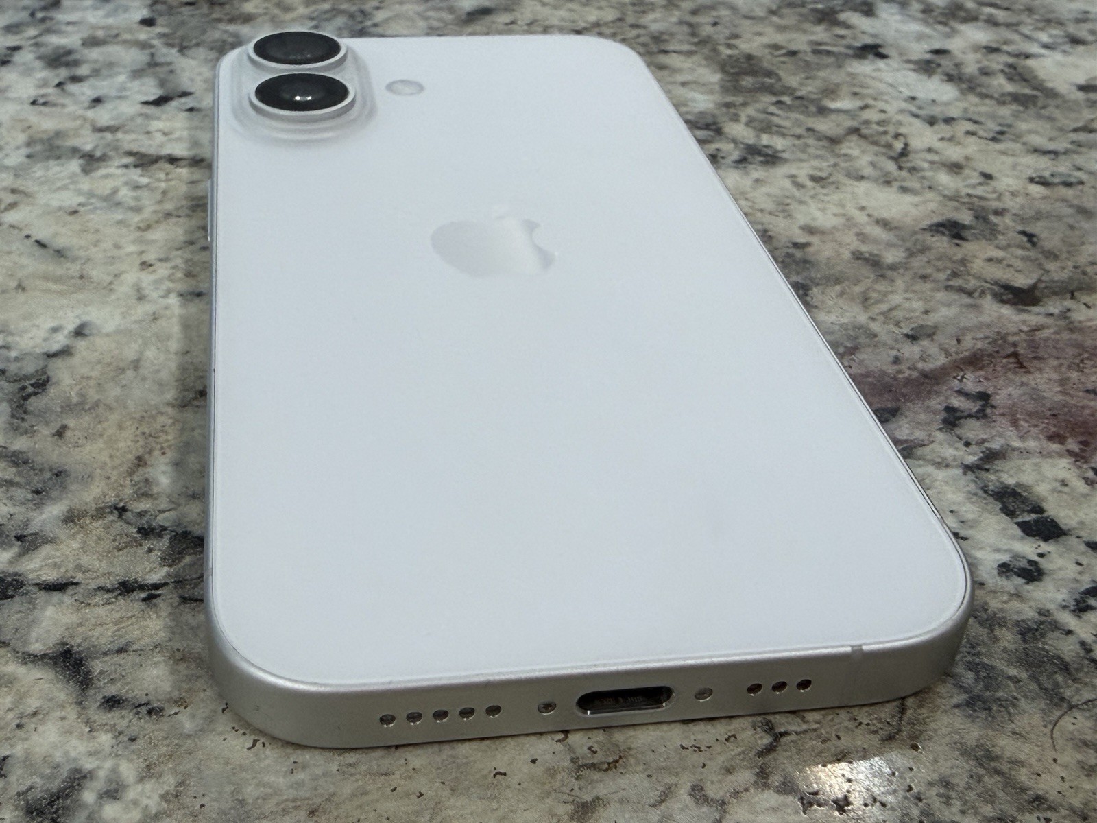 Apple iPhone 16 – 128GB – White (AT&T)