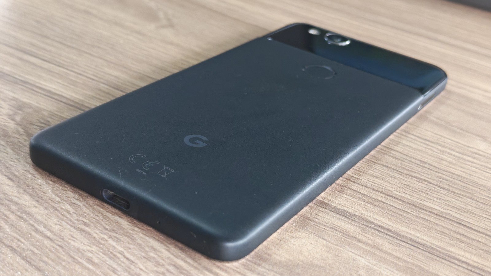 Original Google Pixel 2 Unlocked 64/128 GB Random Color Reboxed With Accessories