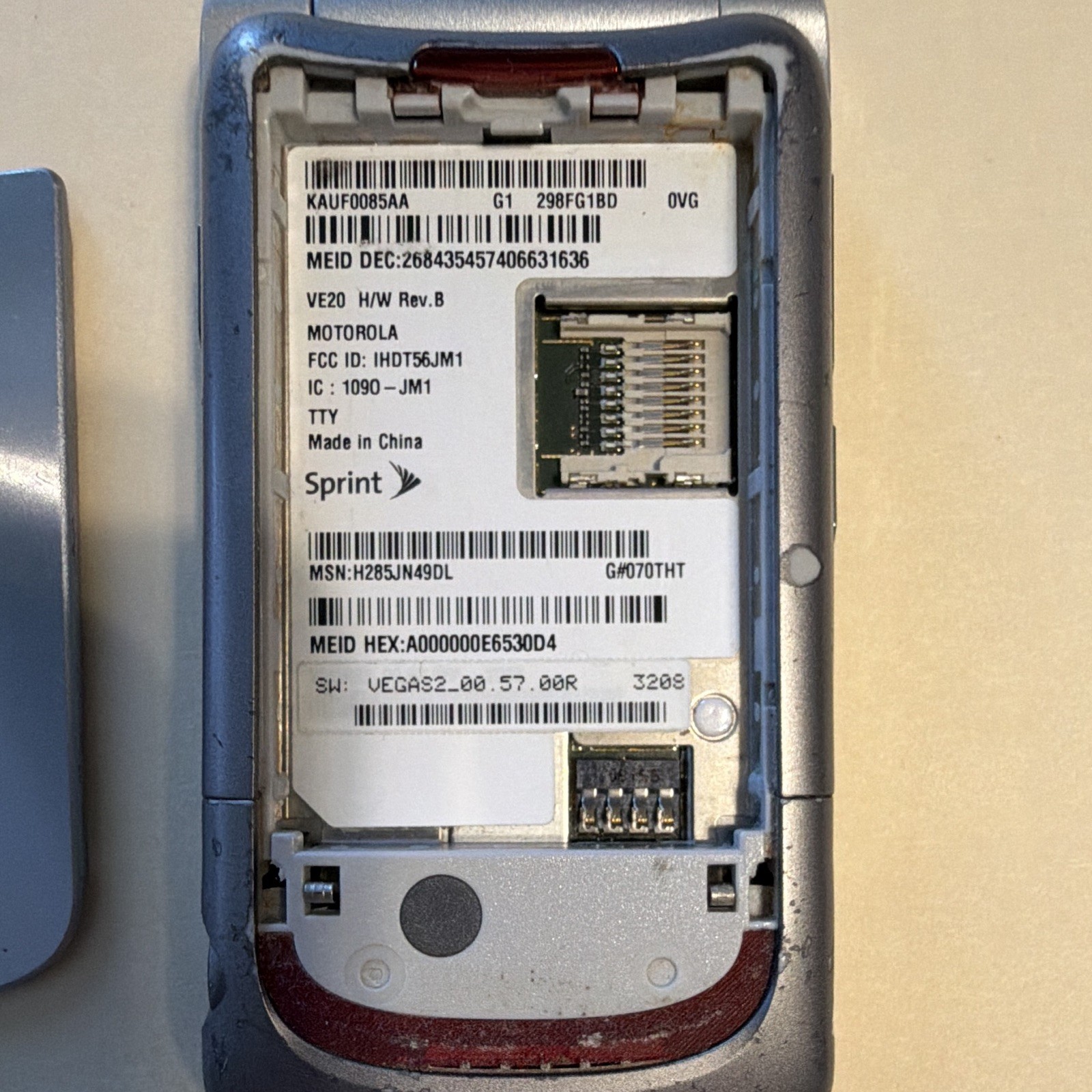 Motorola RAZR Sprint Silver Flip Phone 2.0MP Camera CDMA2000 1xEV-DO 5MB