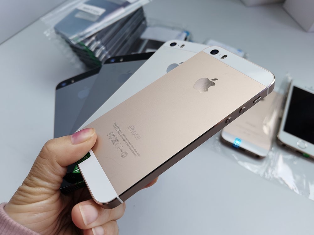 Apple iPhone 5s (Unlocked) 16GB/32GB/64GB Random color