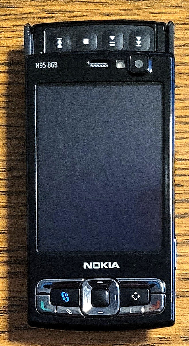 Nokia N95 – Black and Silver ( Unlocked ) Super Rare GSM Smartphone – Bundled