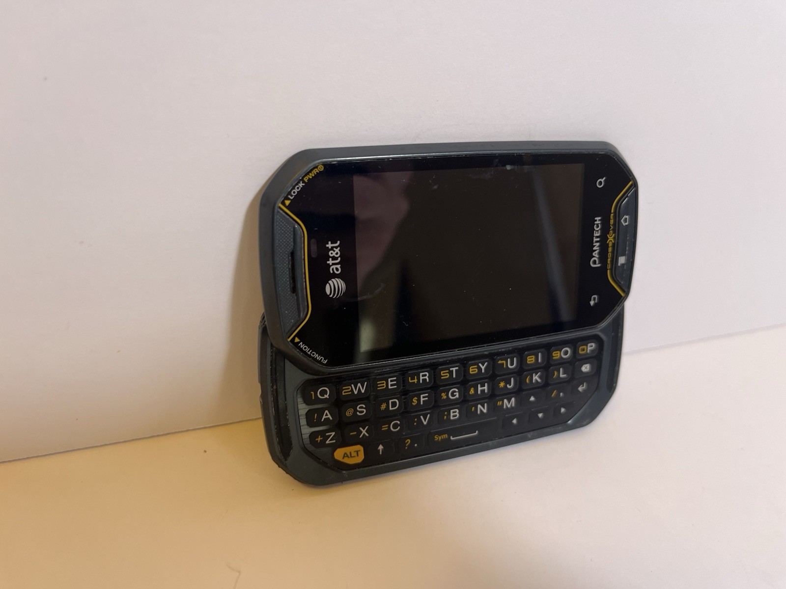 Pantech Crossover P8000 – Gray and Black ( AT&T ) Very Rare Android Smartphone