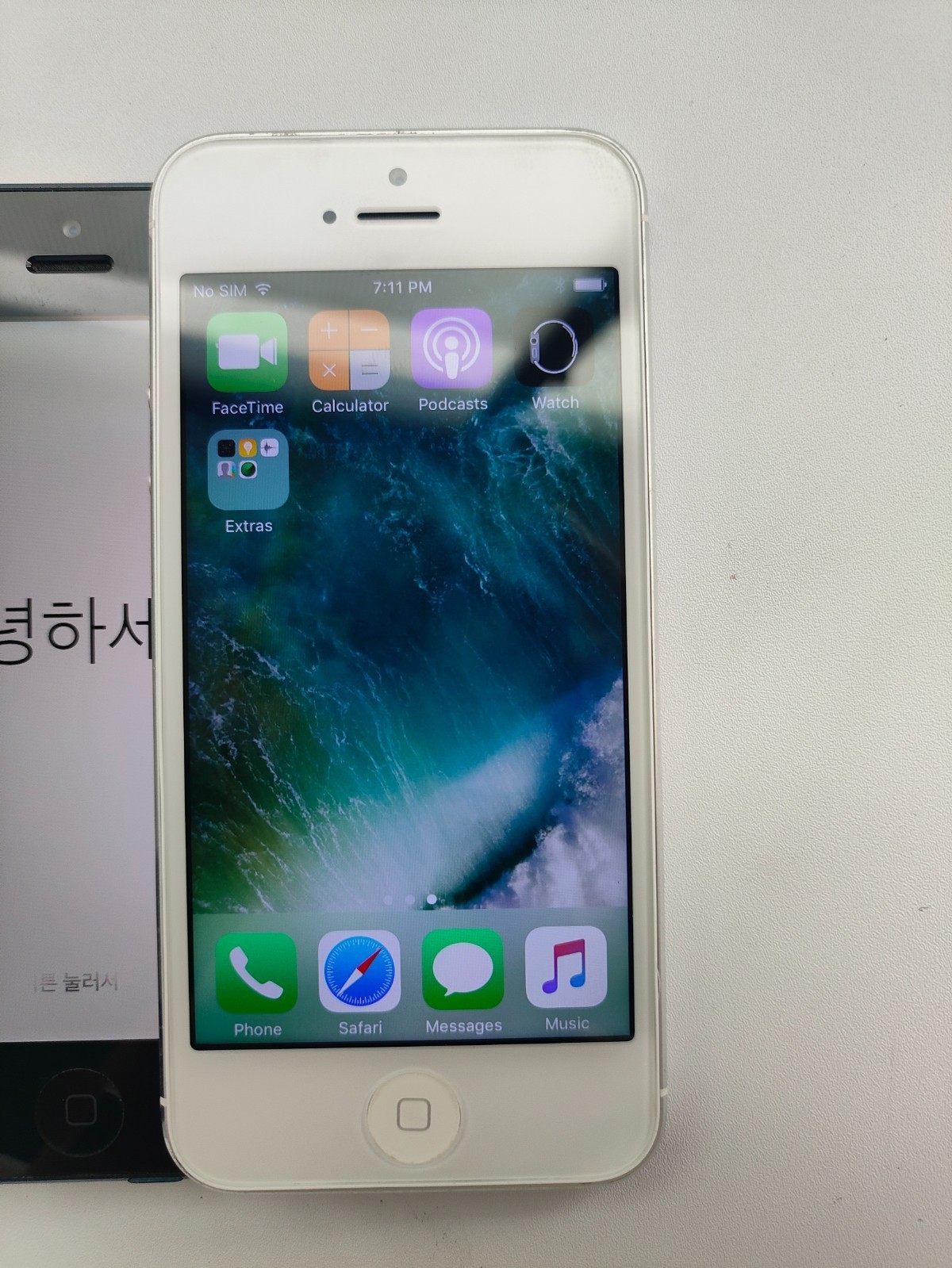Apple iPhone 5 – Unlocked 16 GB -32 GB Black Silver Gold iOS 10 Good Condition