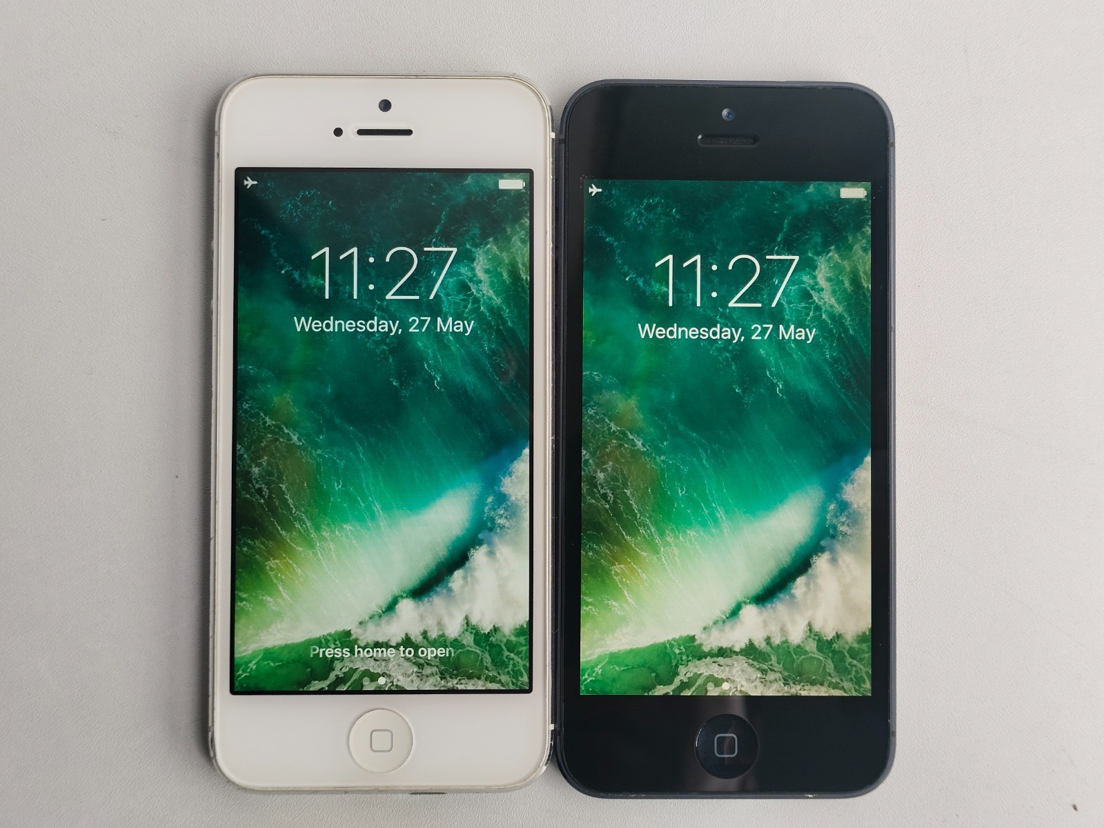 Working Apple iPhone 5 – 16/32GB Black/White Factory UNlocked(any carrier) GIFT
